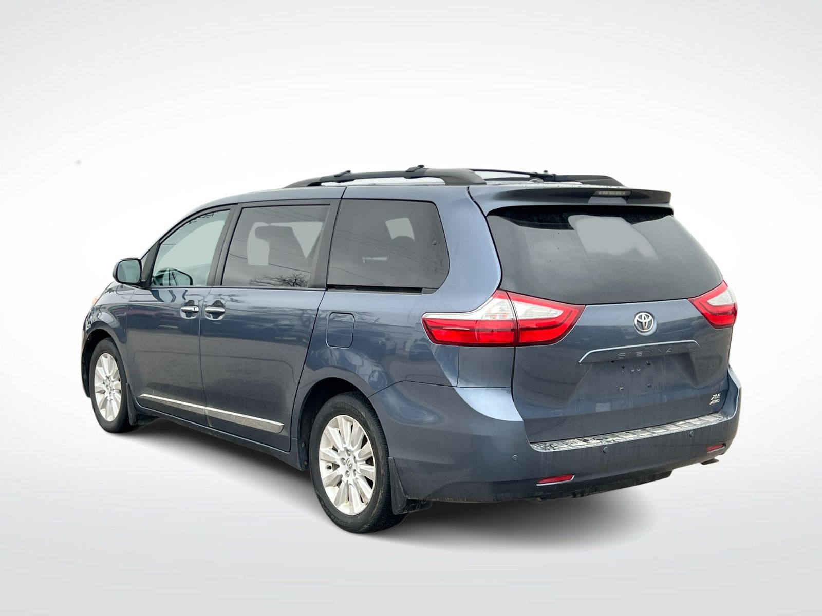 Thumbnail: 2015 Toyota Sienna - 6