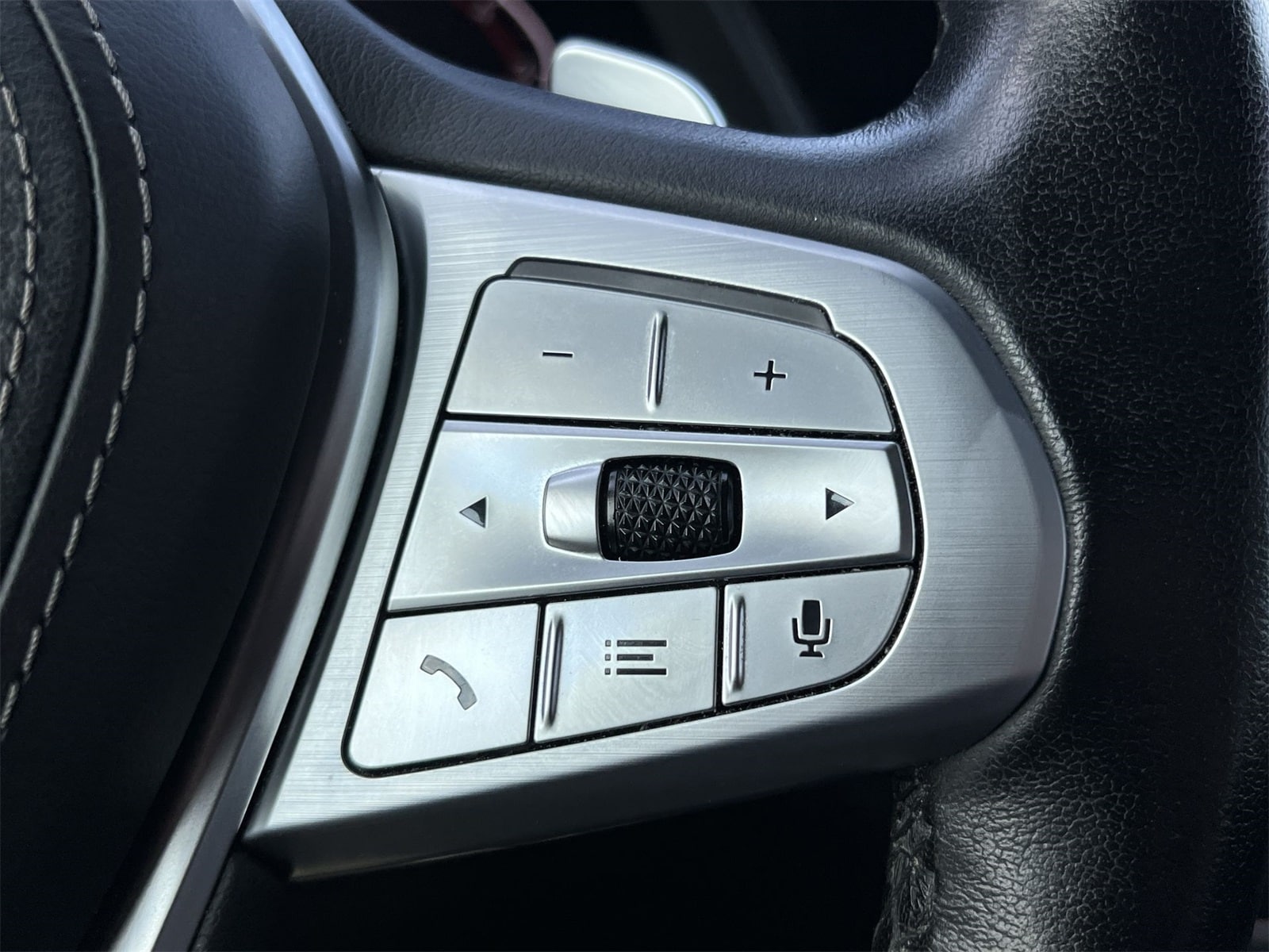 Thumbnail: 2021 BMW X7 - 25