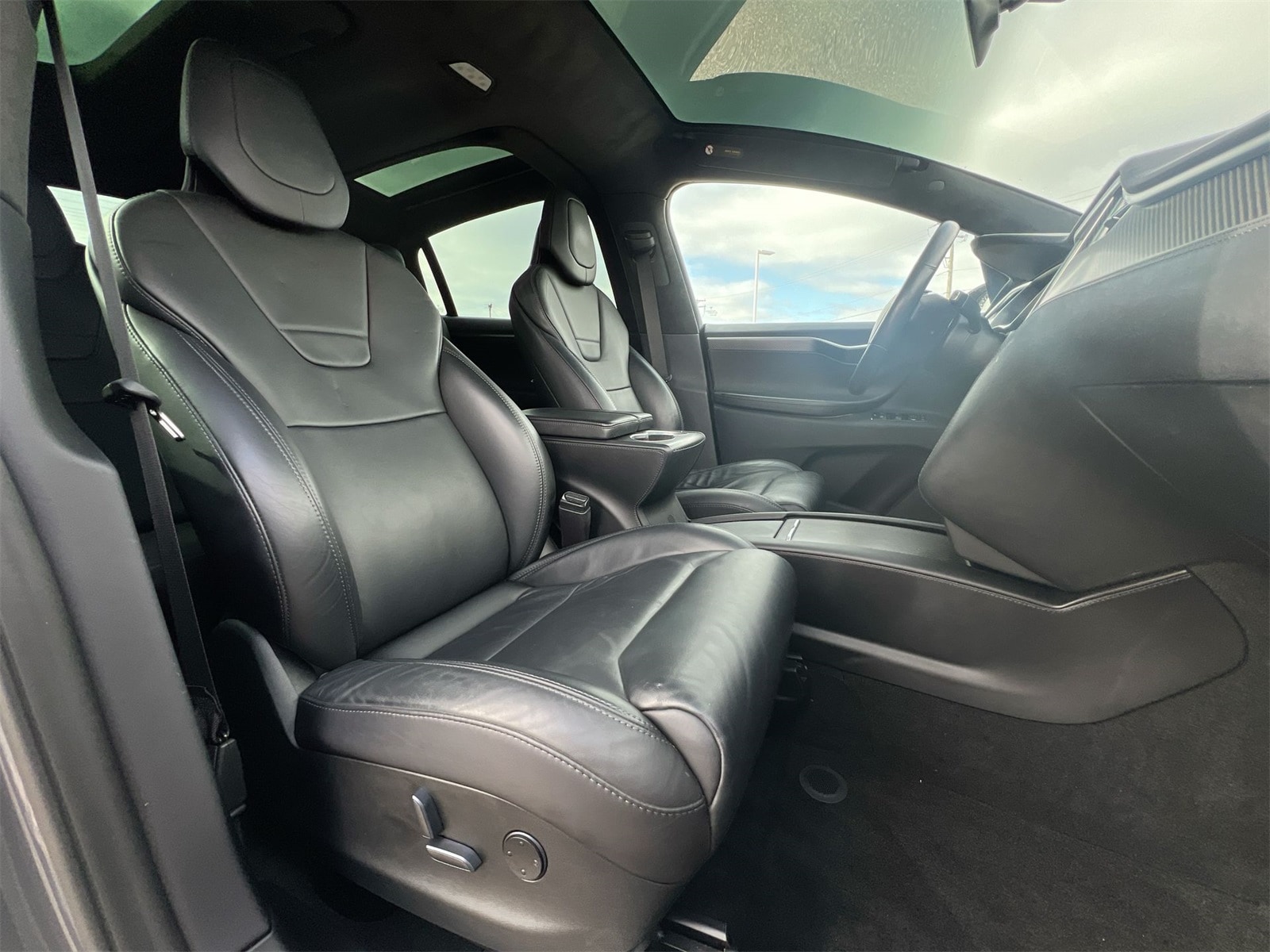 Thumbnail: 2017 Tesla Model X - 21