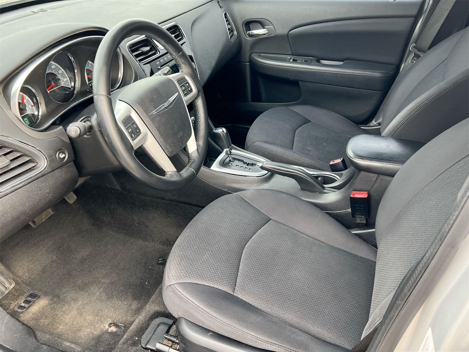 Thumbnail: 2012 Chrysler 200 - 10