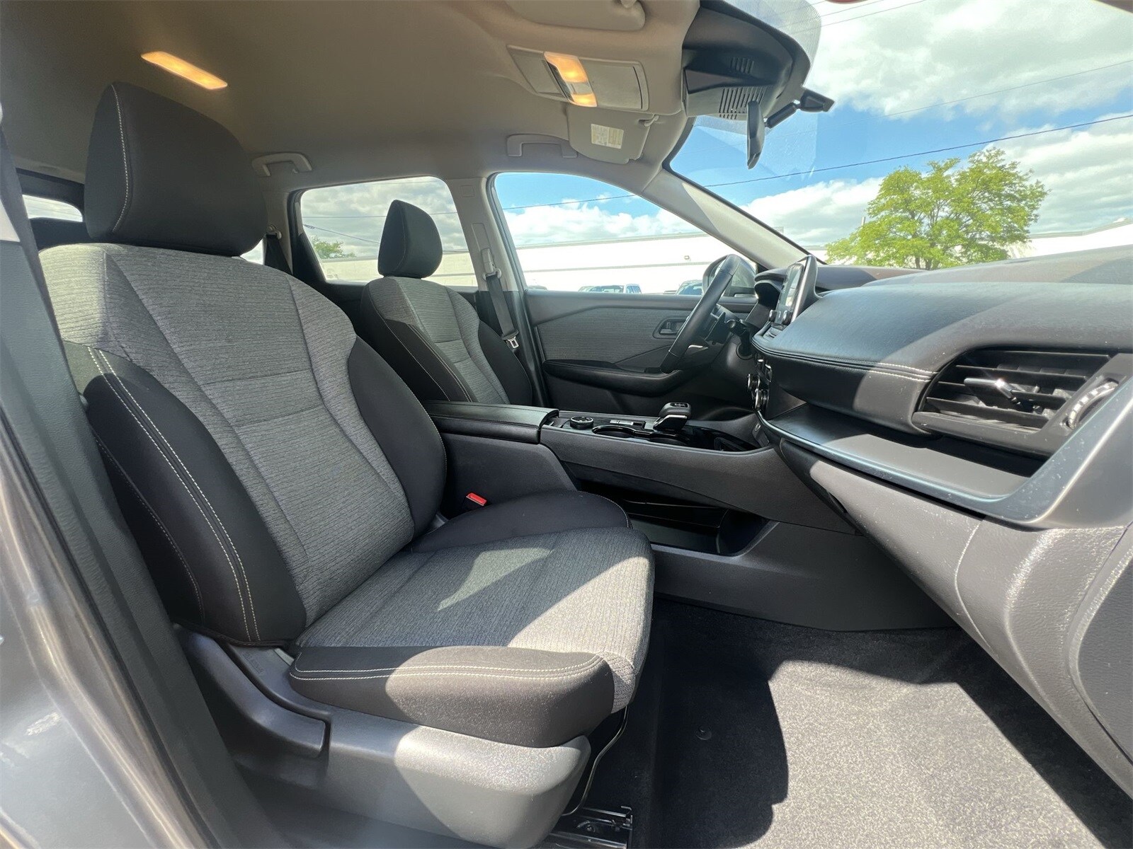 Thumbnail: 2022 Nissan Rogue - 22