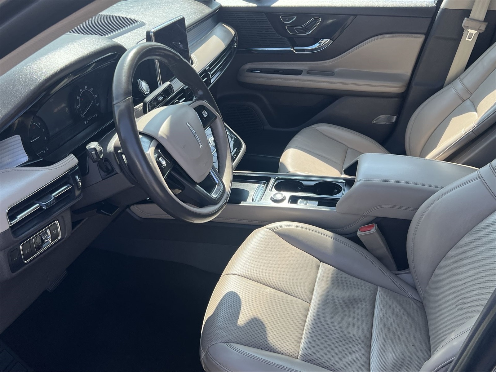 Thumbnail: 2022 Lincoln Corsair - 10