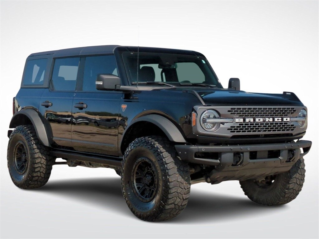 Used 2022 Ford Bronco 4-Door Badlands with VIN 1FMEE5DH8NLB04211 for sale in Troy, MI