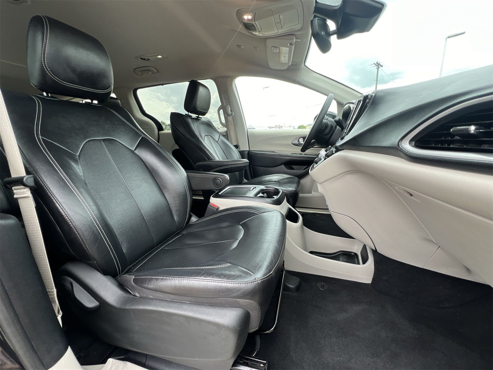 Thumbnail: 2022 Chrysler Pacifica - 22