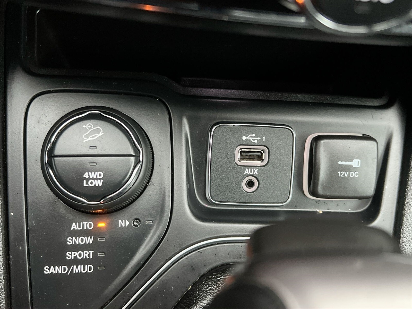 Thumbnail: 2019 Jeep Cherokee - 31