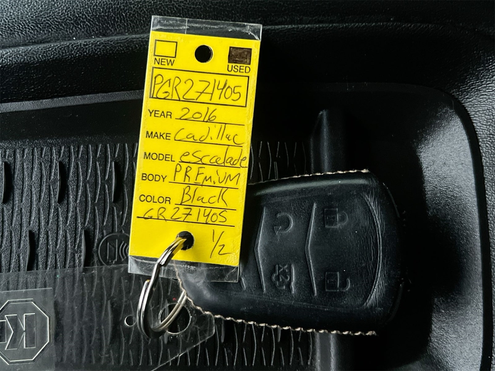 Thumbnail: 2016 Cadillac Escalade - 34