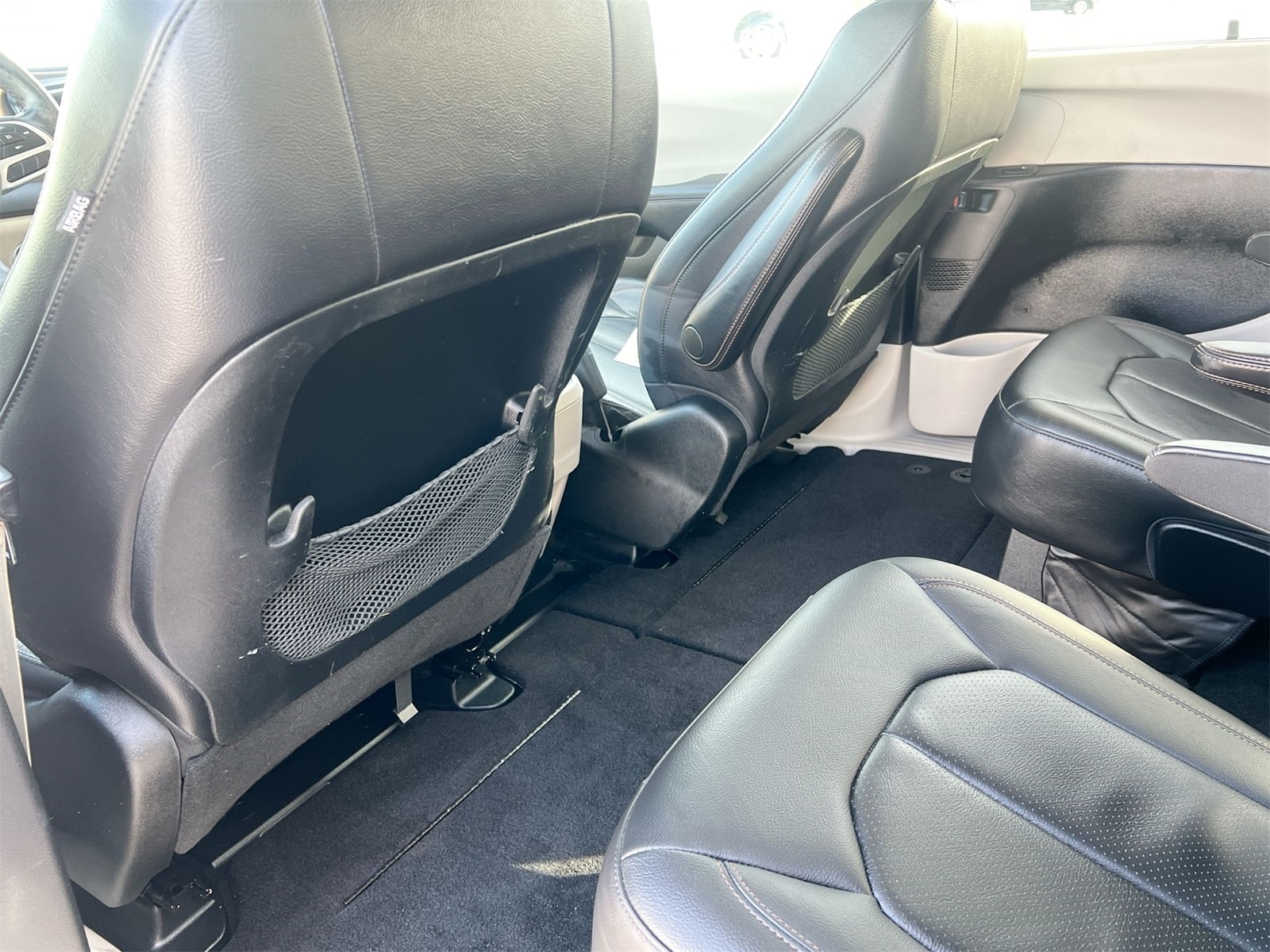 Thumbnail: 2019 Chrysler Pacifica - 19