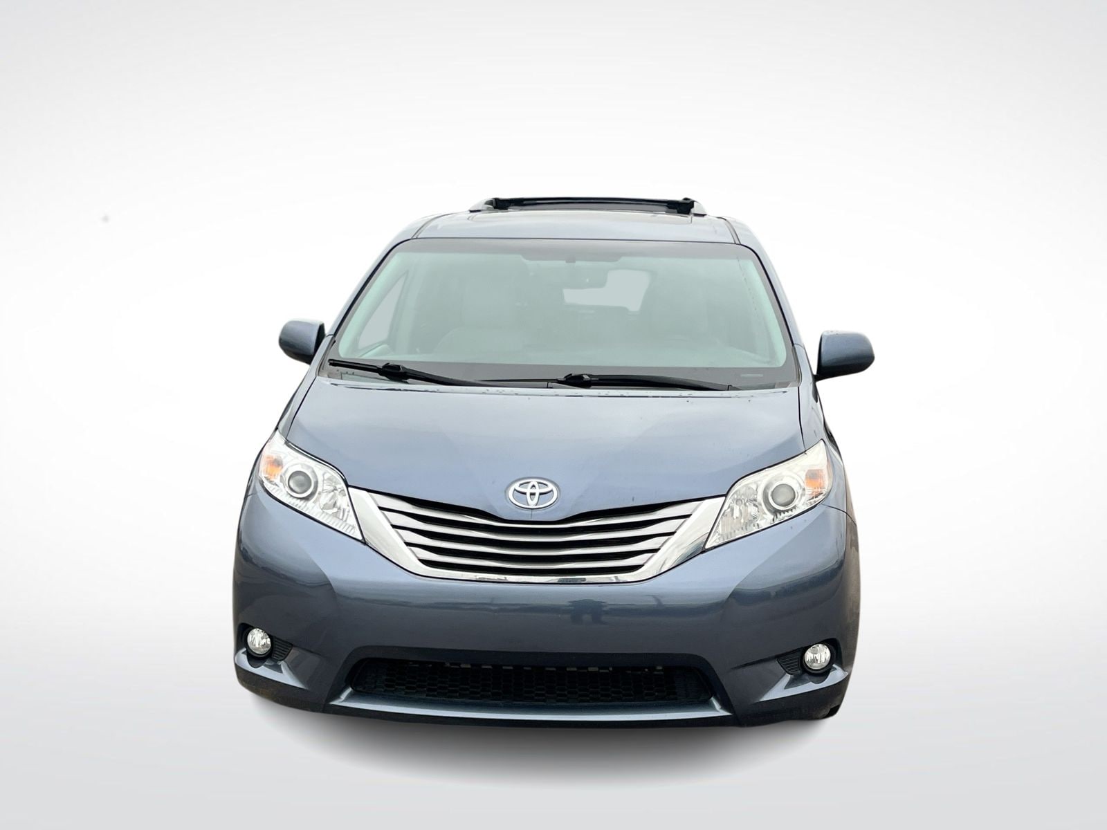 Thumbnail: 2015 Toyota Sienna - 3