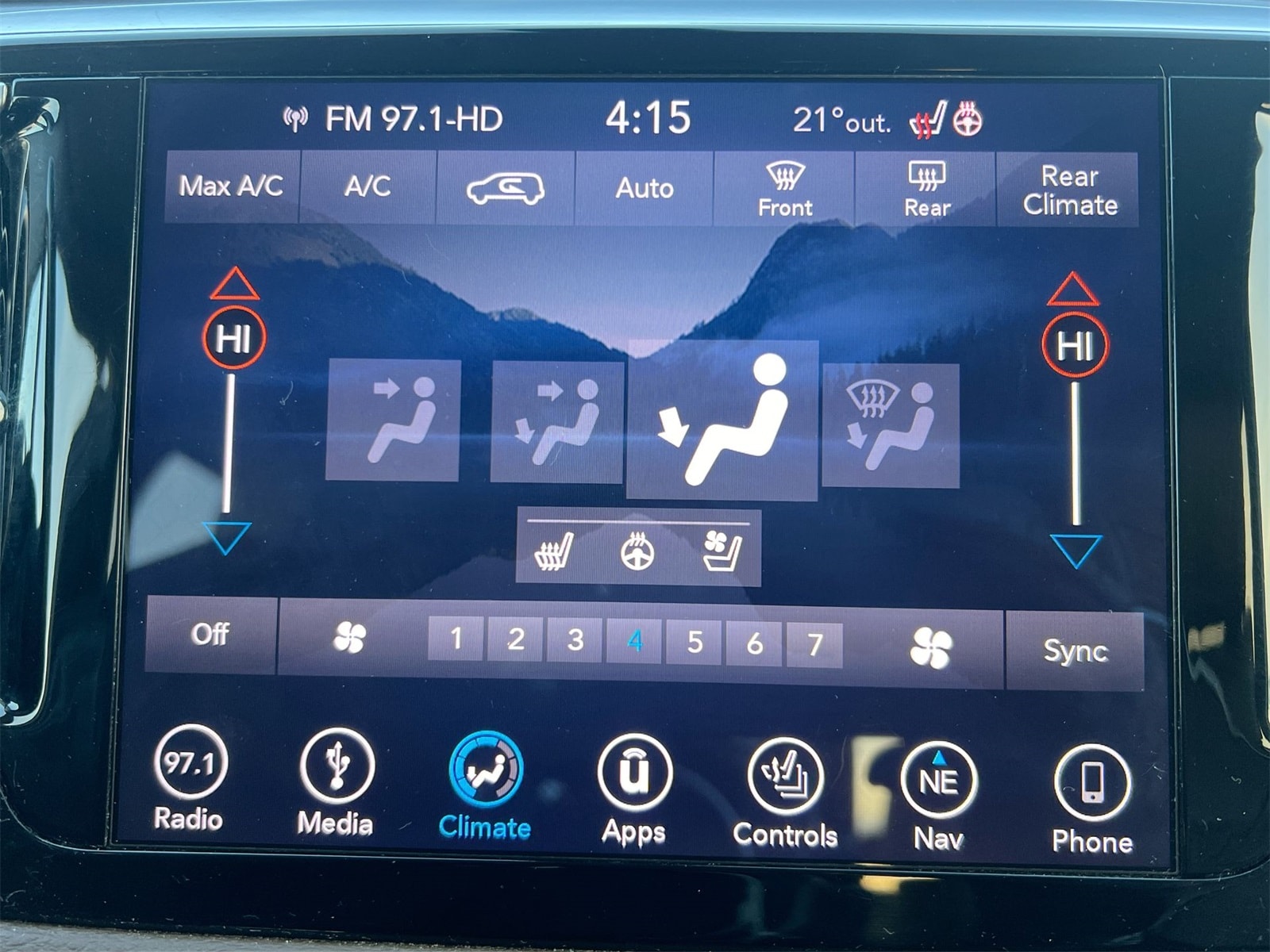 Thumbnail: 2018 Chrysler Pacifica - 28