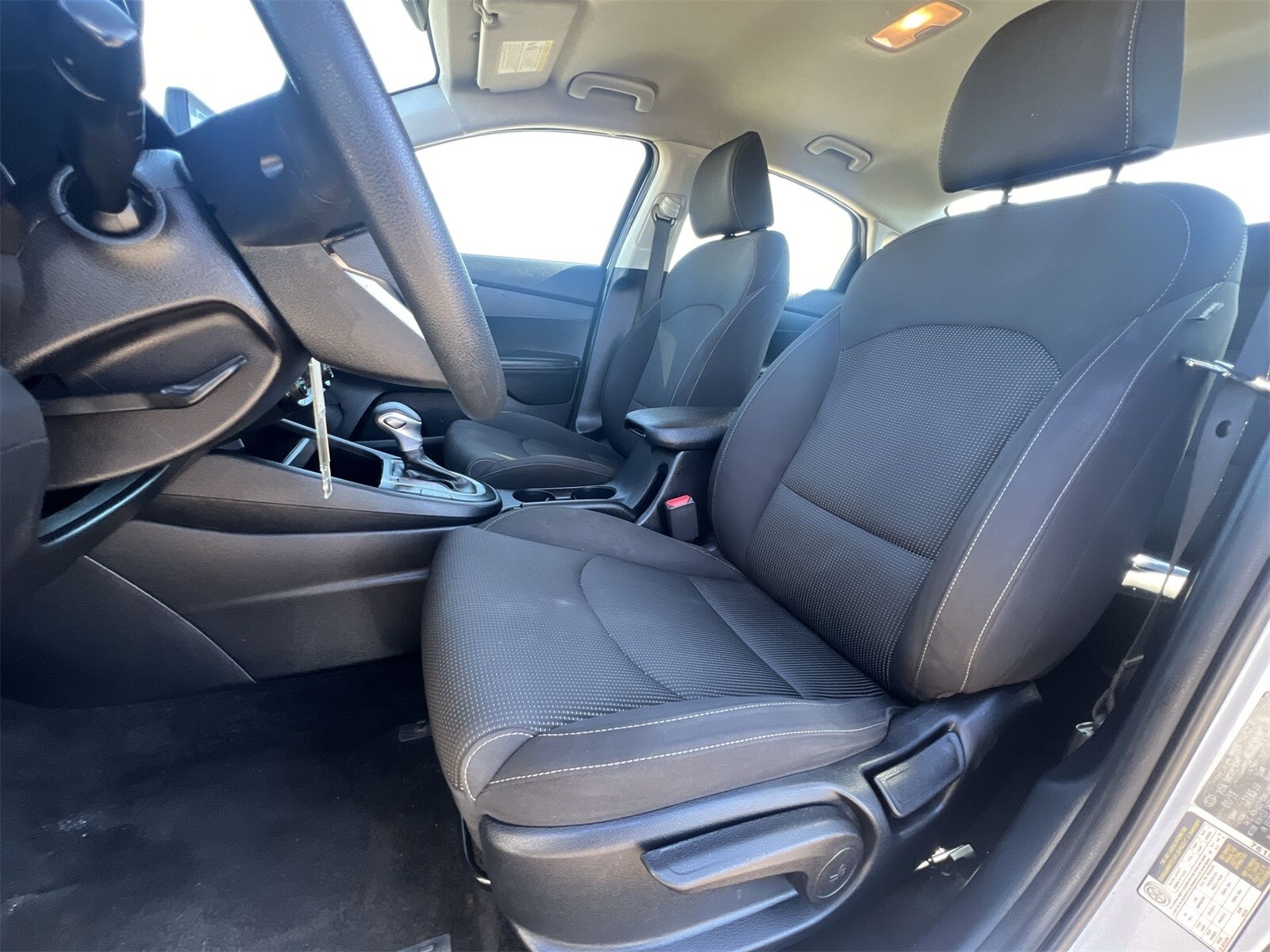 Thumbnail: 2019 Kia Forte - 17