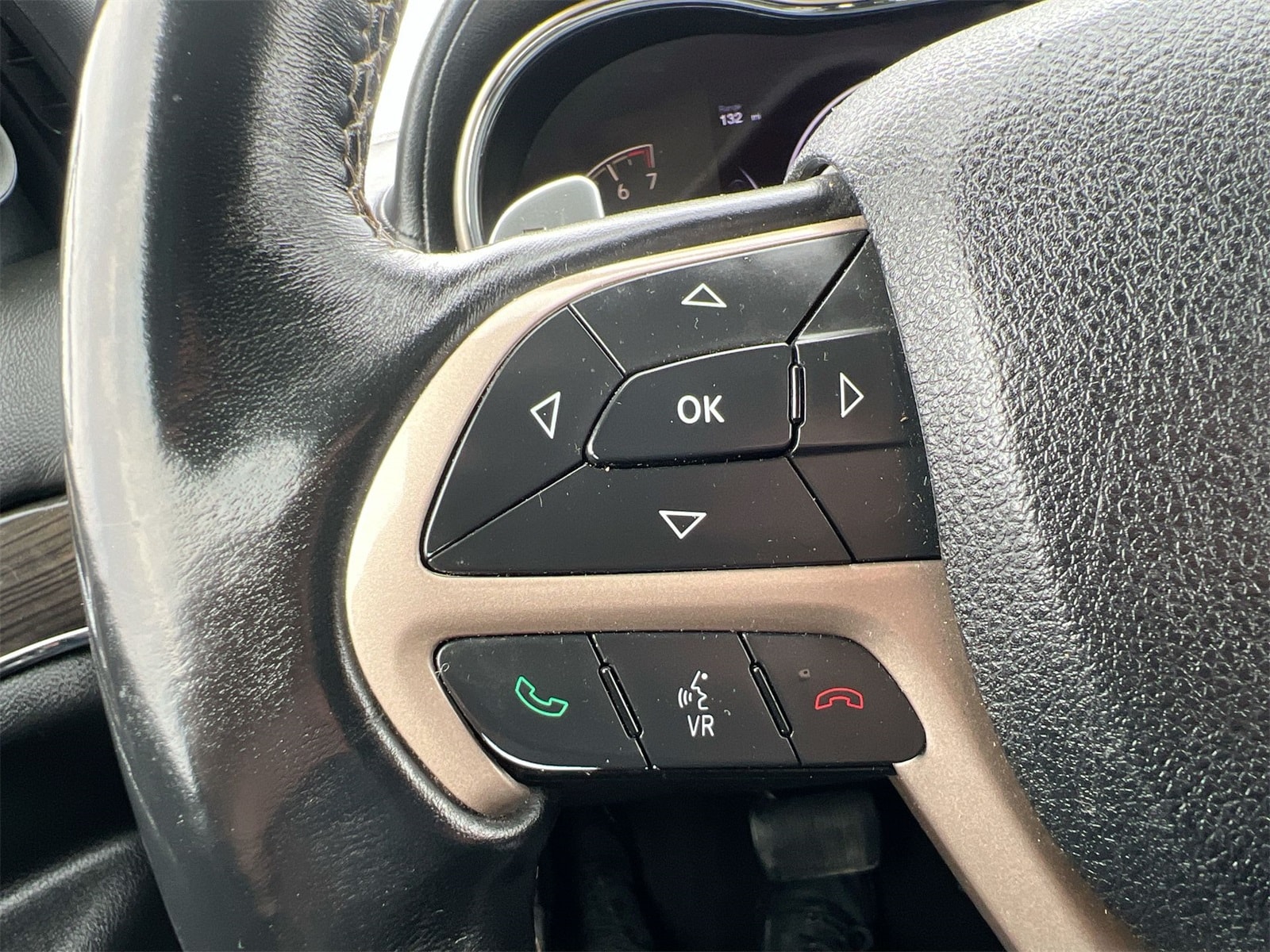 Thumbnail: 2017 Jeep Grand Cherokee - 23