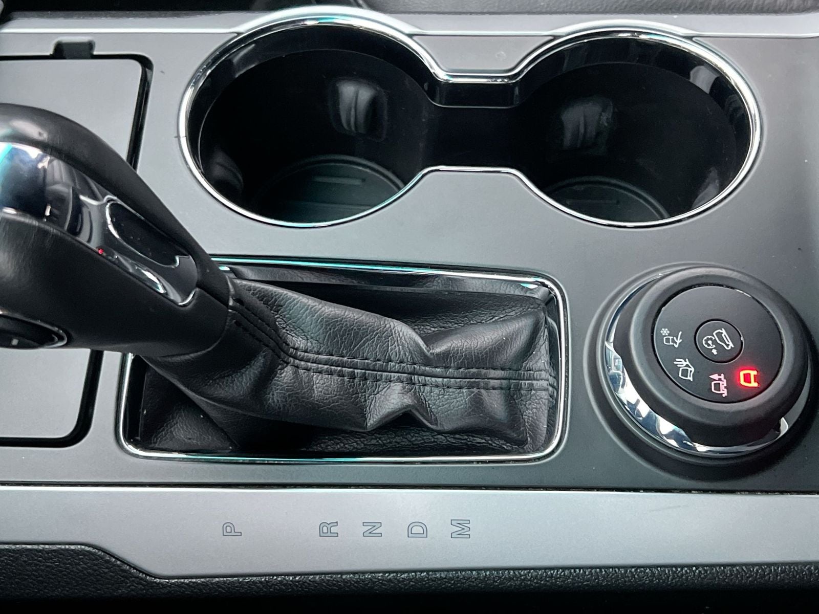 Thumbnail: 2015 Ford Explorer - 32