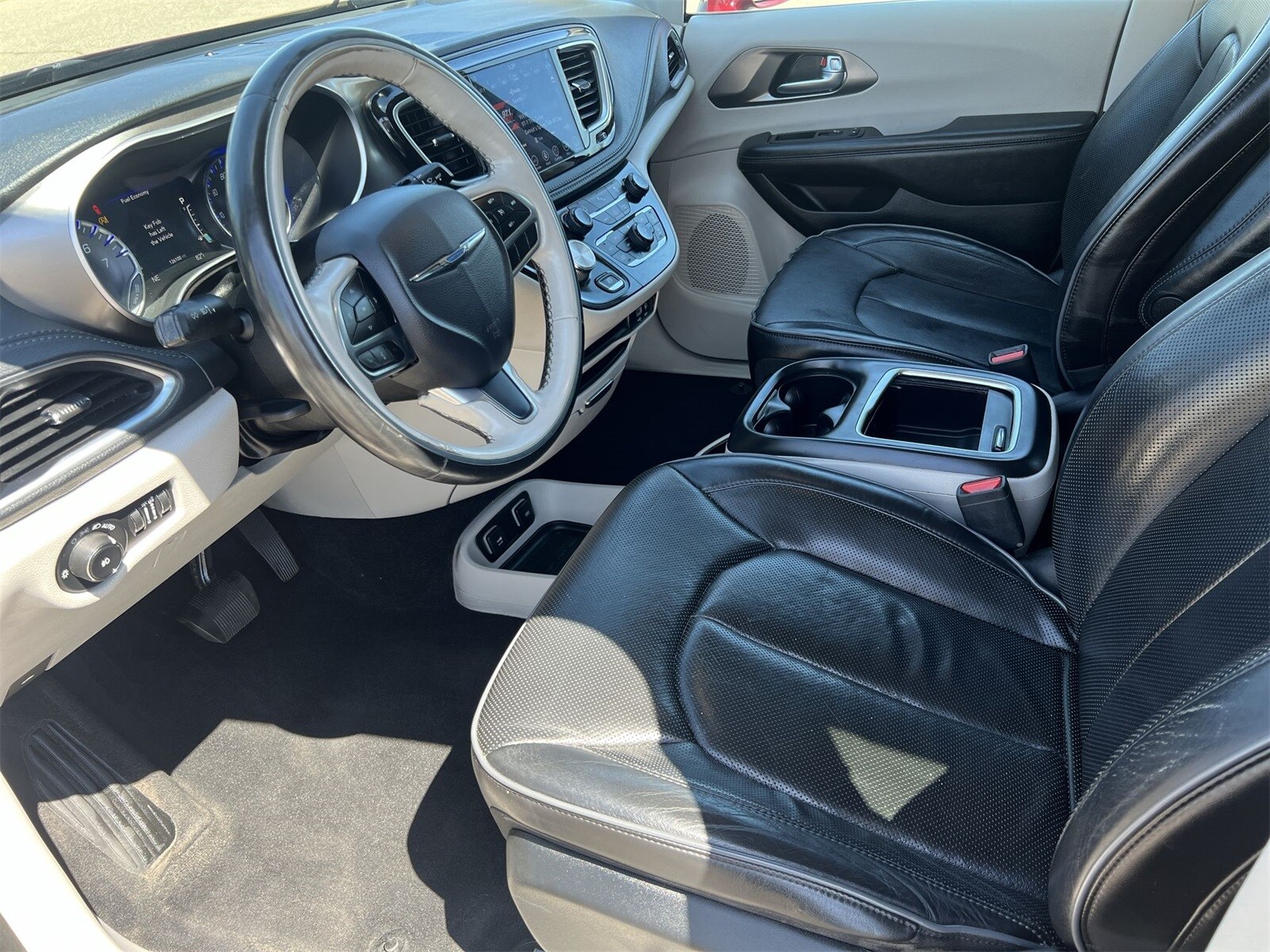 Thumbnail: 2019 Chrysler Pacifica - 10