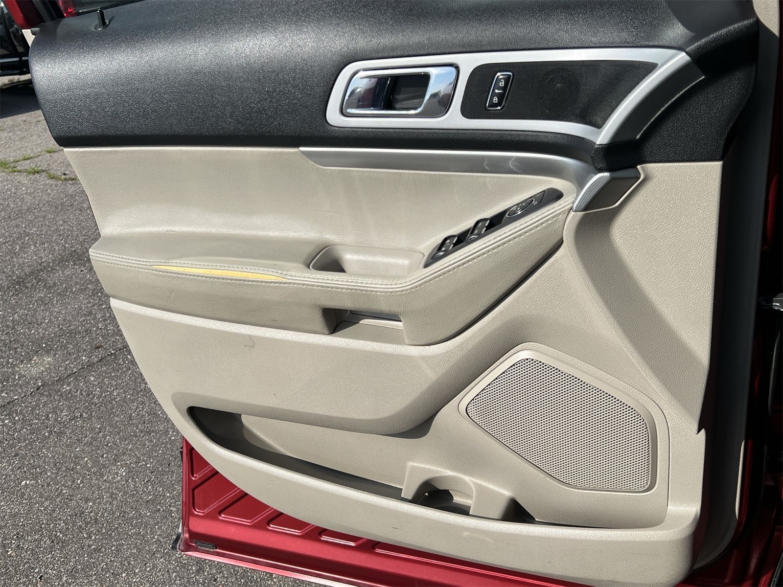 Thumbnail: 2015 Ford Explorer - 29