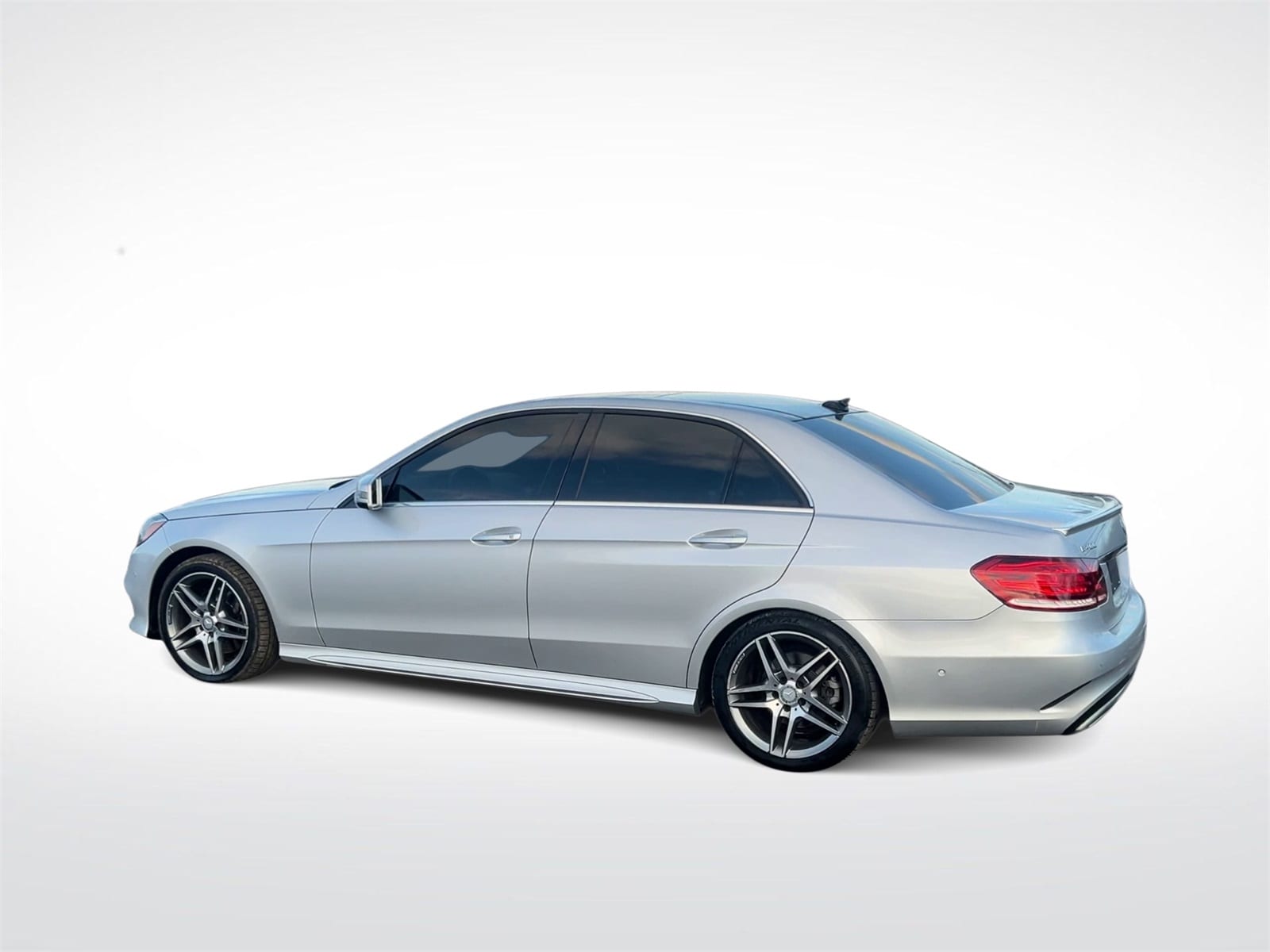 Thumbnail: 2016 Mercedes-Benz E-Class - 6