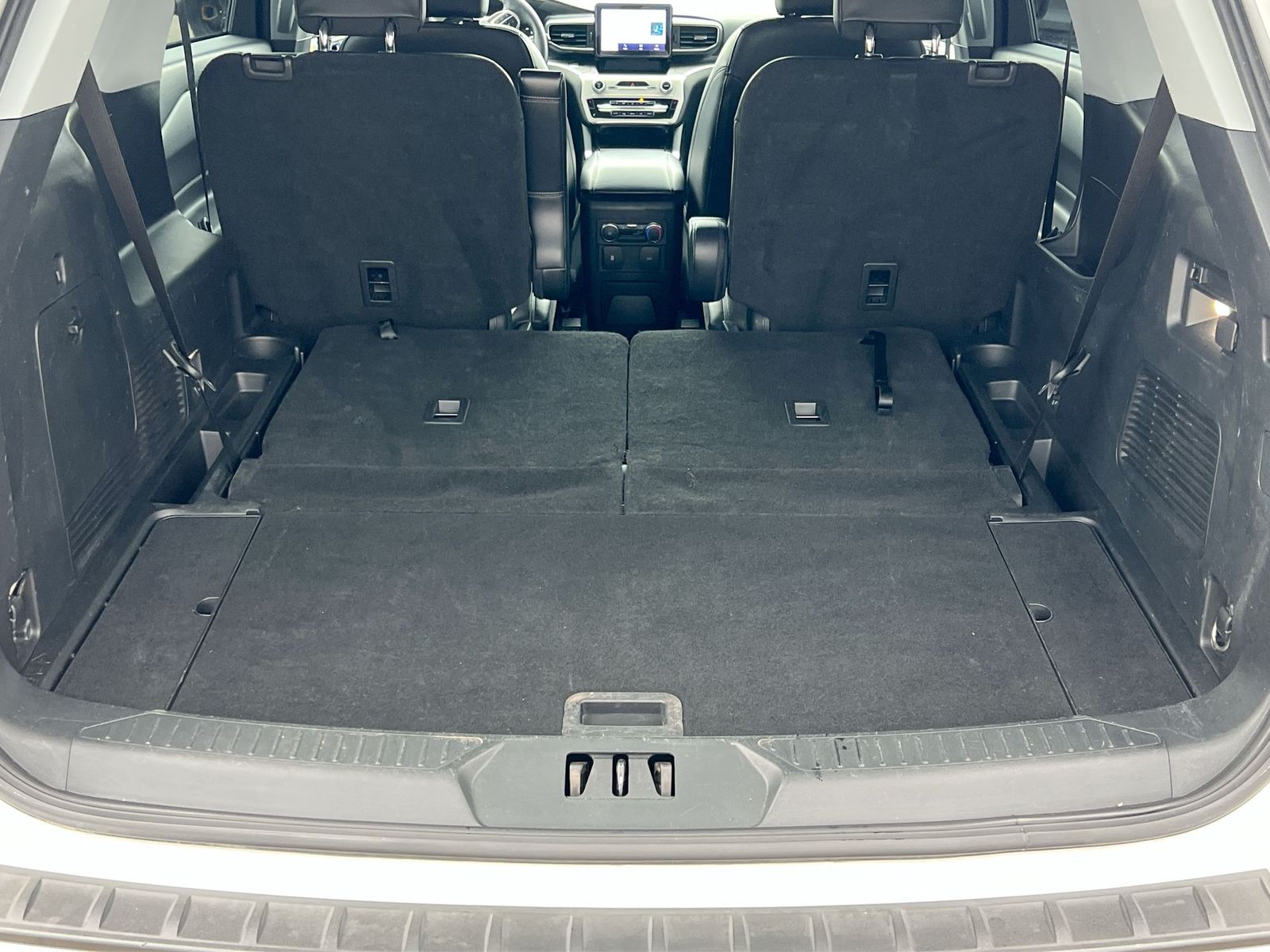 Thumbnail: 2022 Ford Explorer - 33