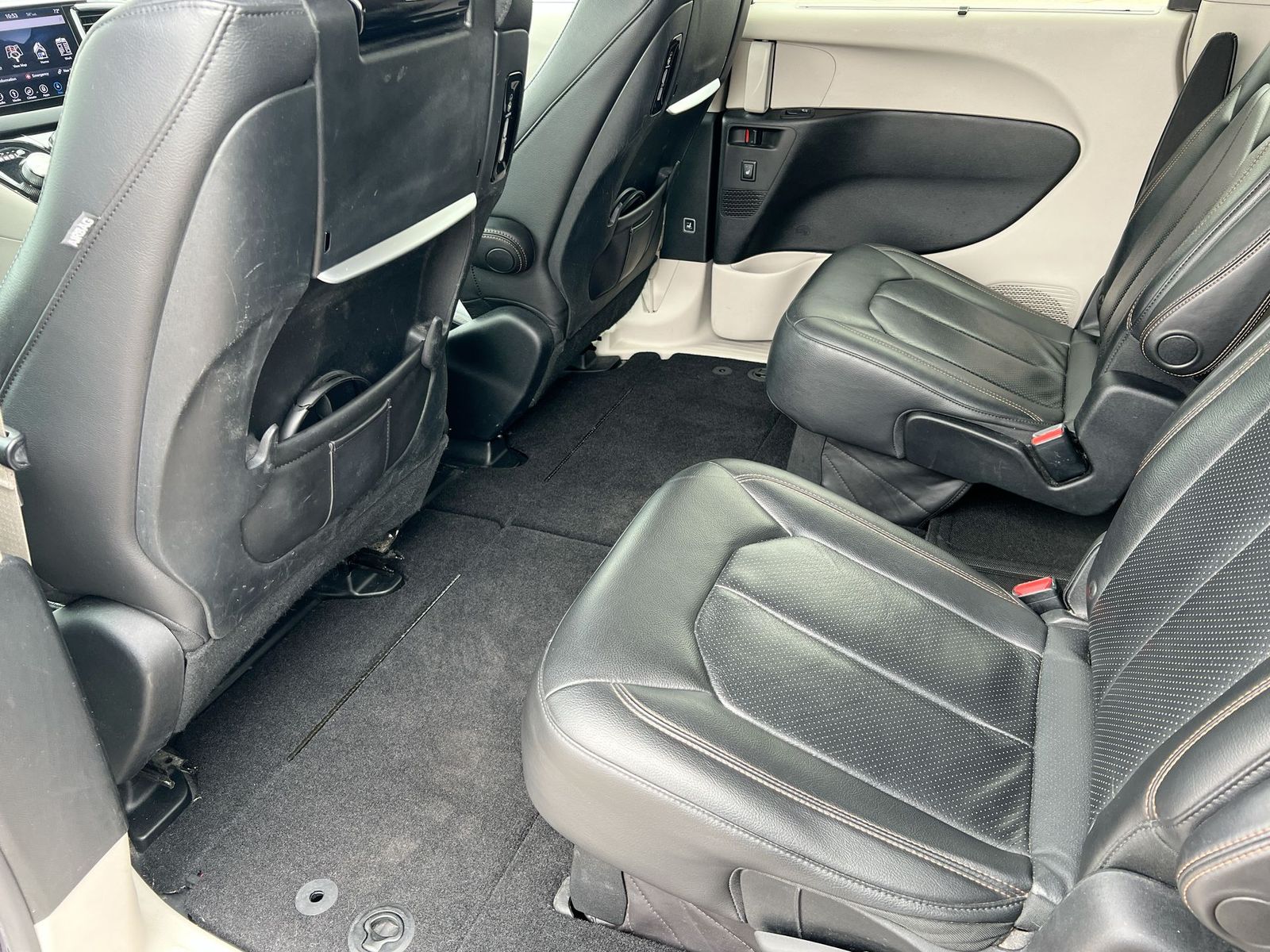 Thumbnail: 2018 Chrysler Pacifica - 17