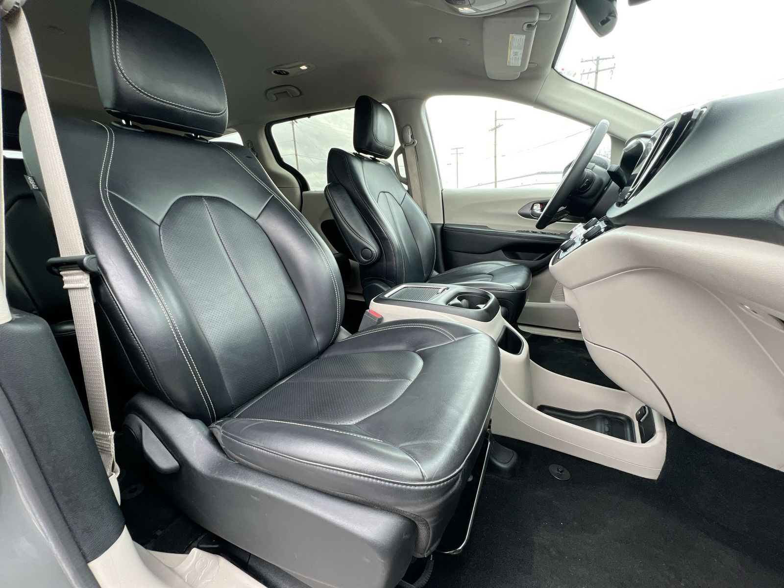 Thumbnail: 2023 Chrysler Pacifica - 21