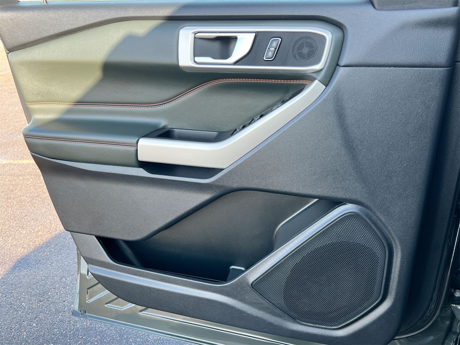 Thumbnail: 2022 Ford Explorer - 31