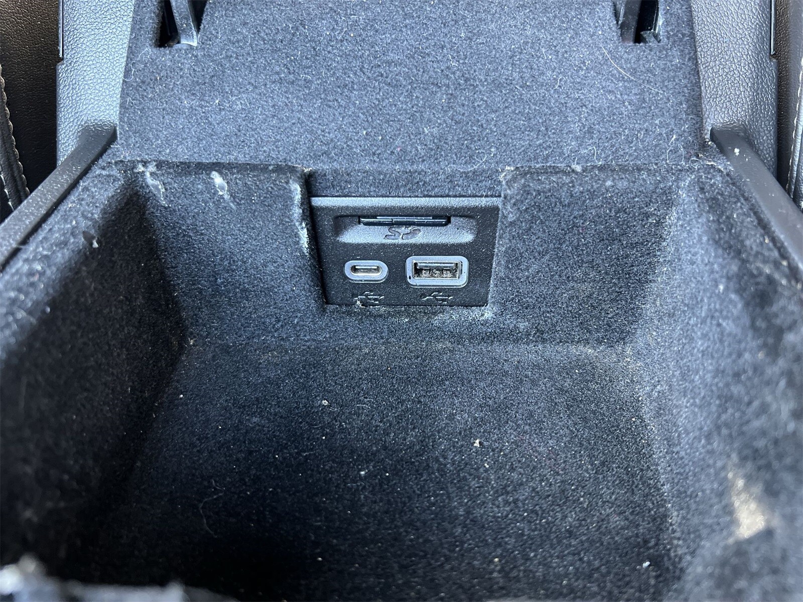 Thumbnail: 2022 Cadillac XT6 - 32