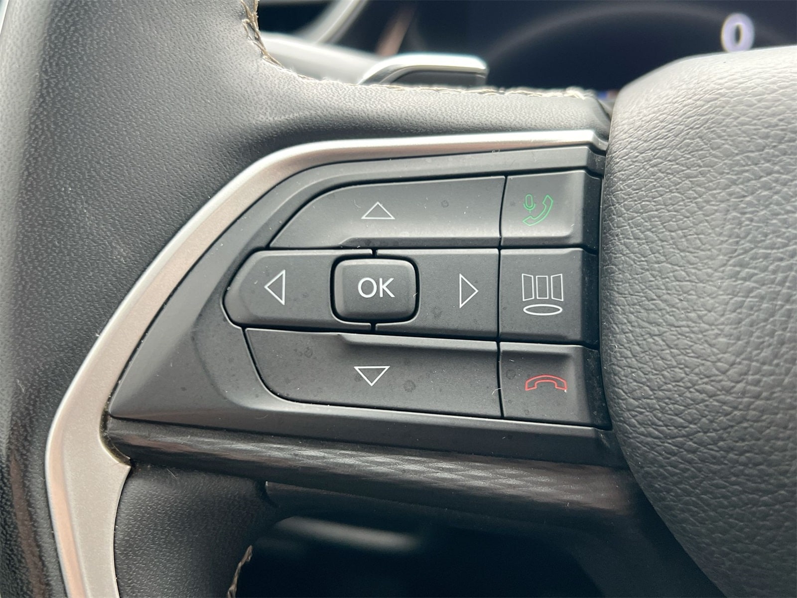 Thumbnail: 2023 Jeep Grand Cherokee - 23