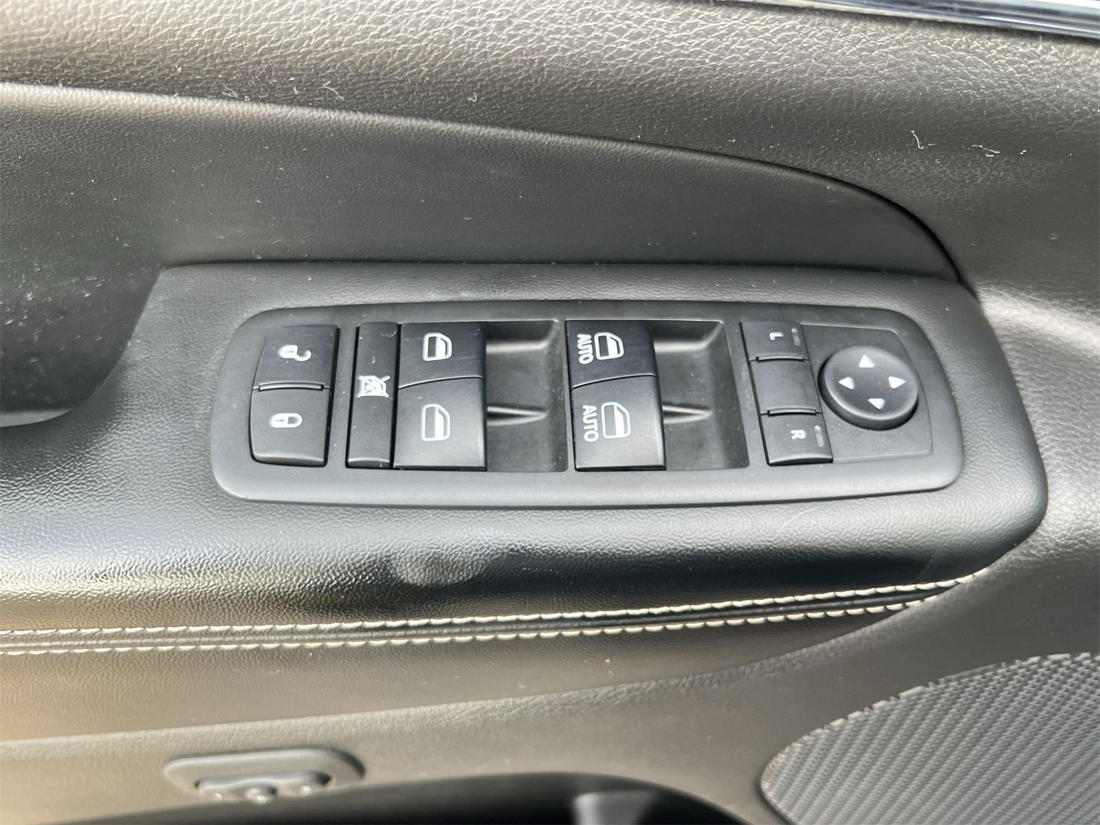 Thumbnail: 2017 Jeep Grand Cherokee - 18