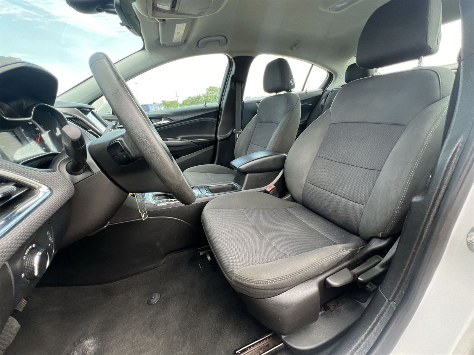 Thumbnail: 2019 Chevrolet Cruze - 17