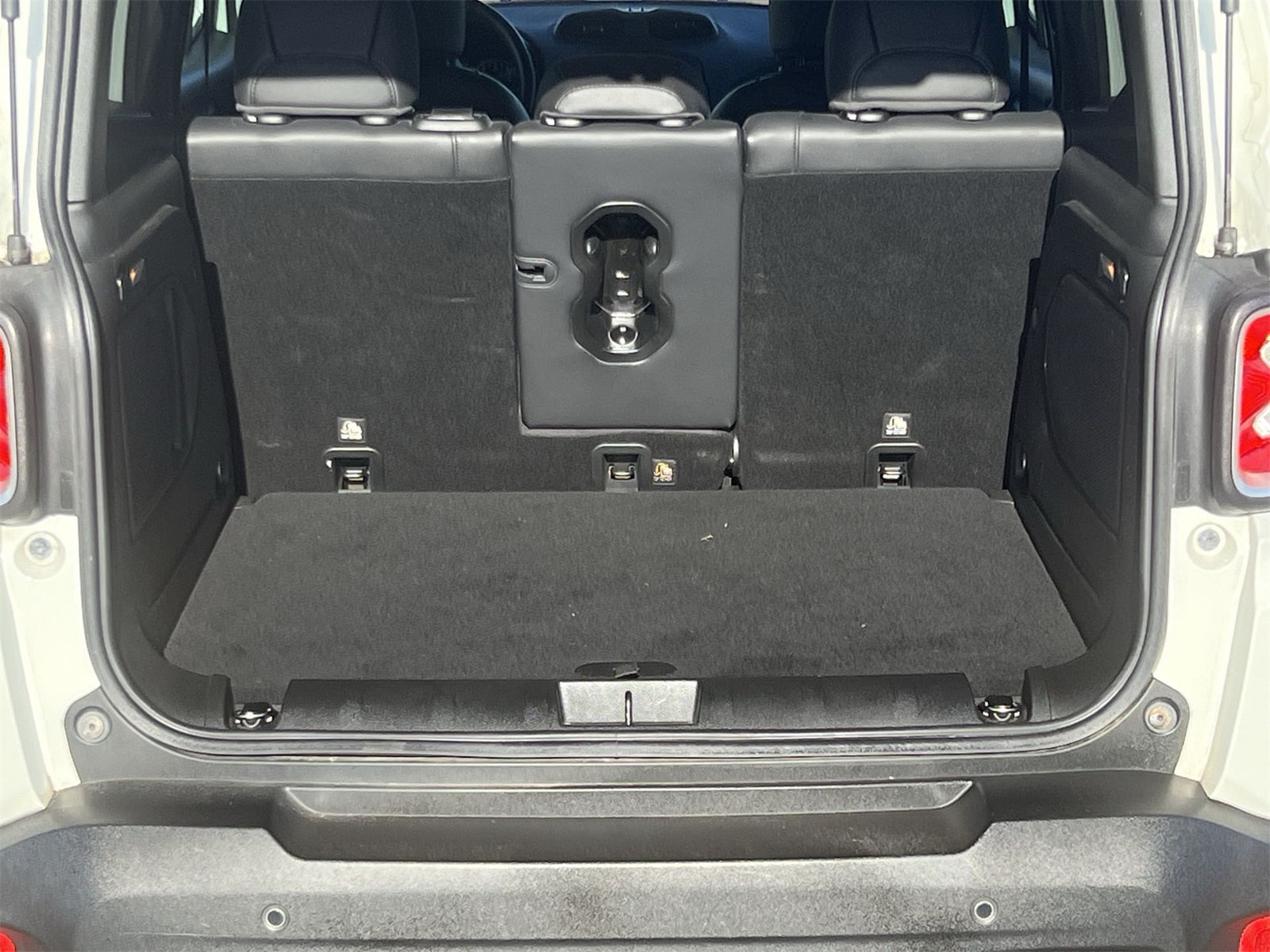 Thumbnail: 2015 Jeep Renegade - 32