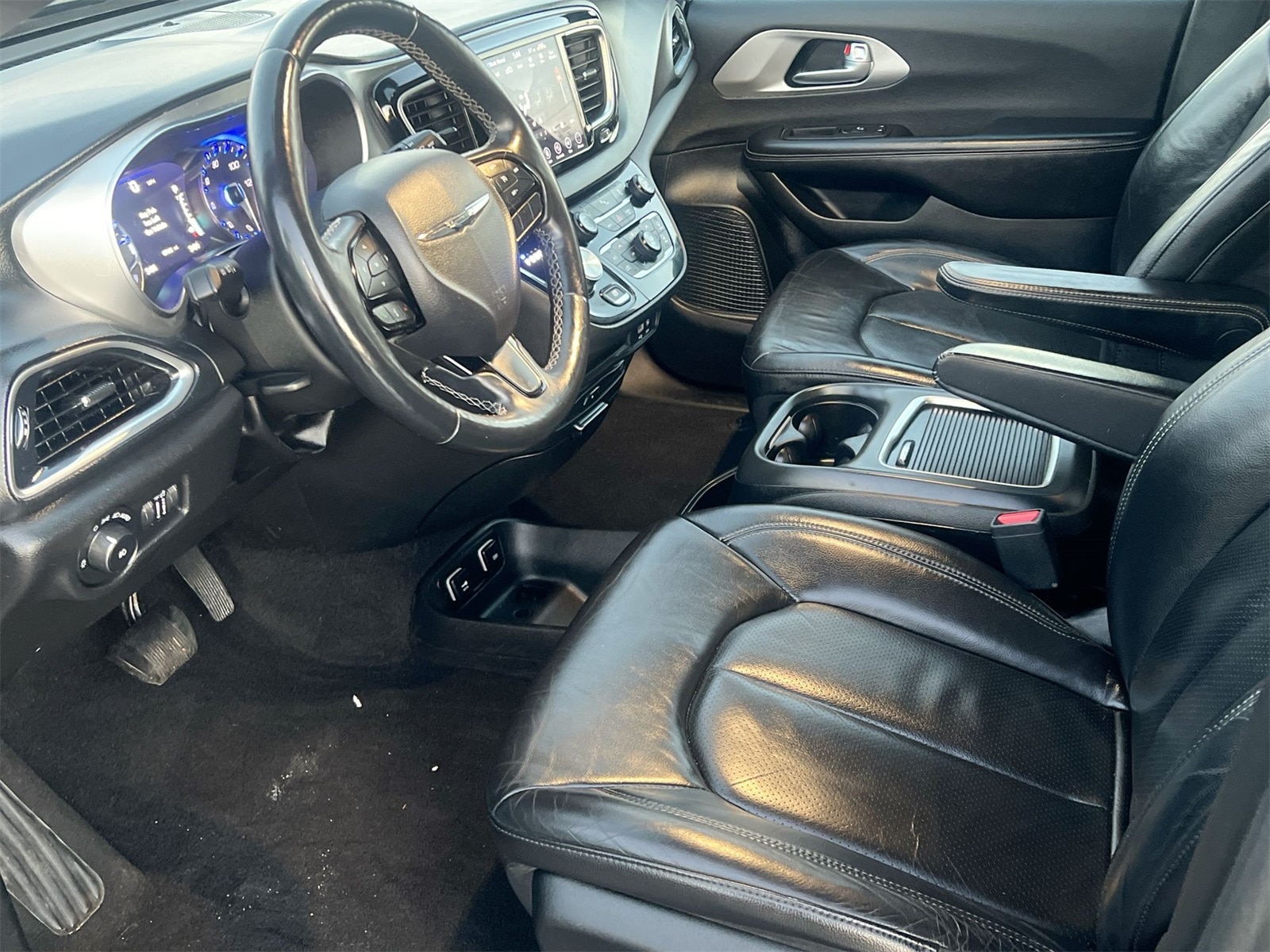 Thumbnail: 2018 Chrysler Pacifica - 10