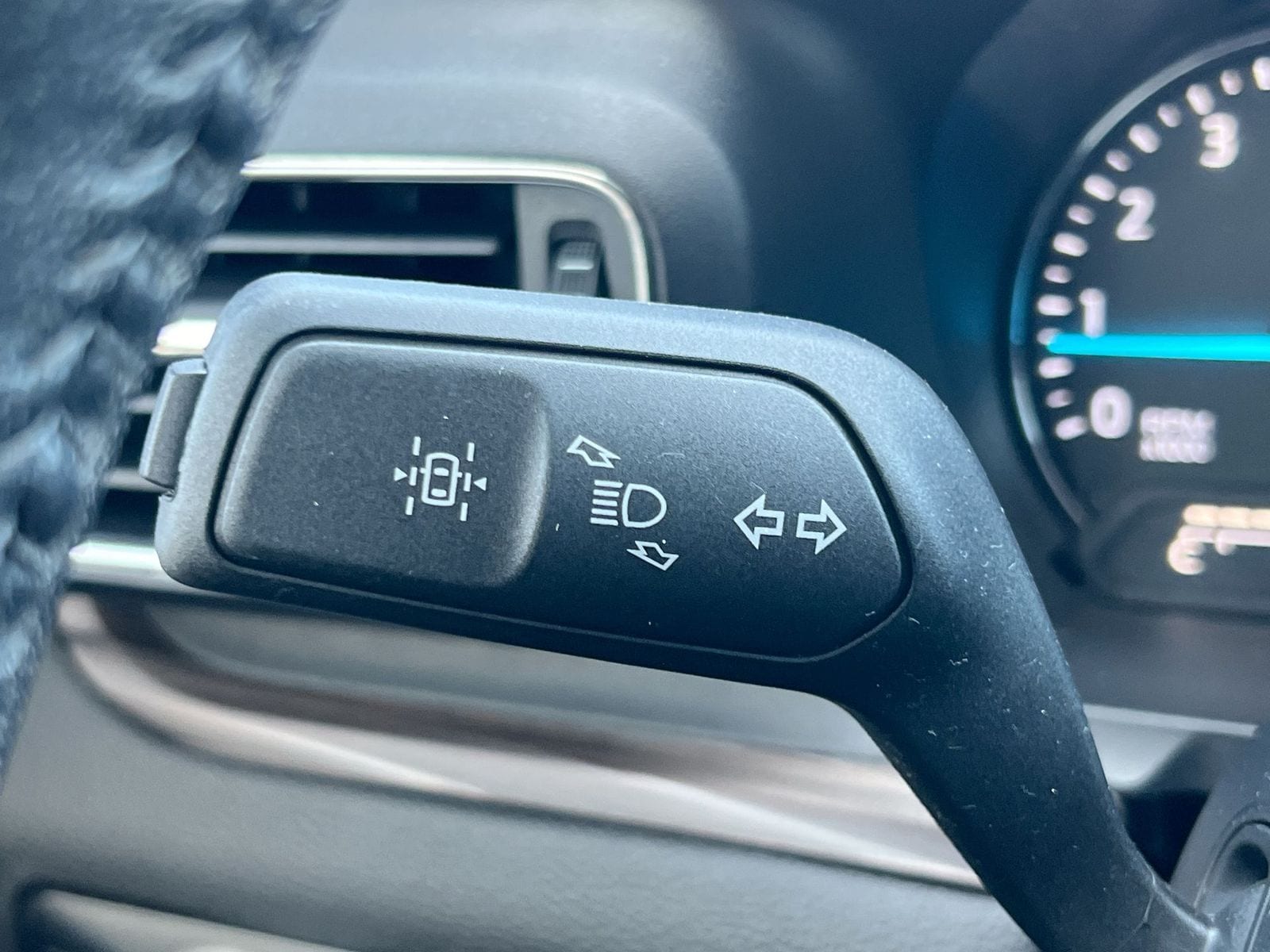 Thumbnail: 2023 Ford Explorer - 26