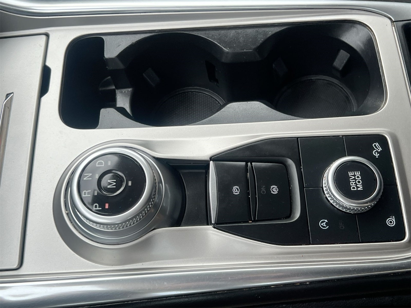 Thumbnail: 2020 Ford Explorer - 32