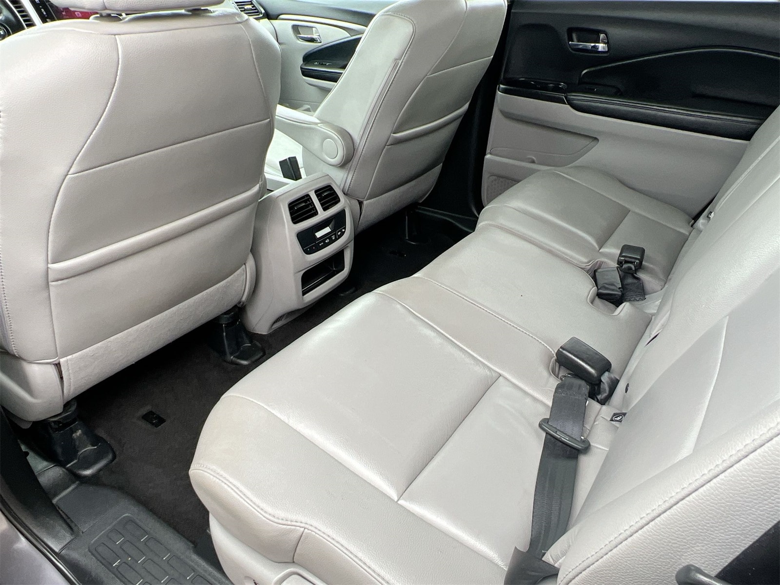 Thumbnail: 2018 Honda Pilot - 19