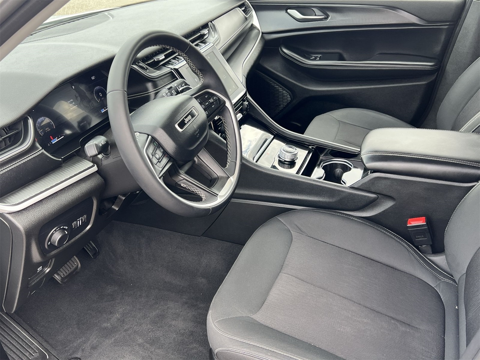 Thumbnail: 2023 Jeep Grand Cherokee - 10