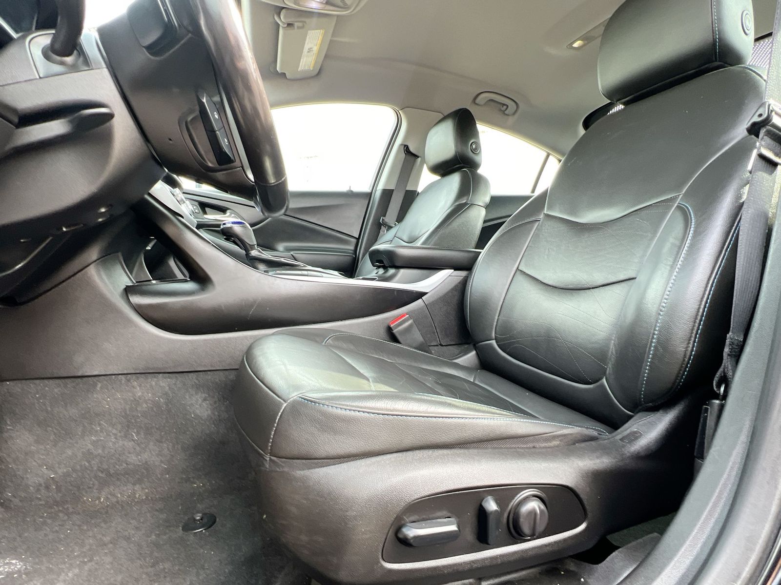 Thumbnail: 2019 Chevrolet Volt - 16