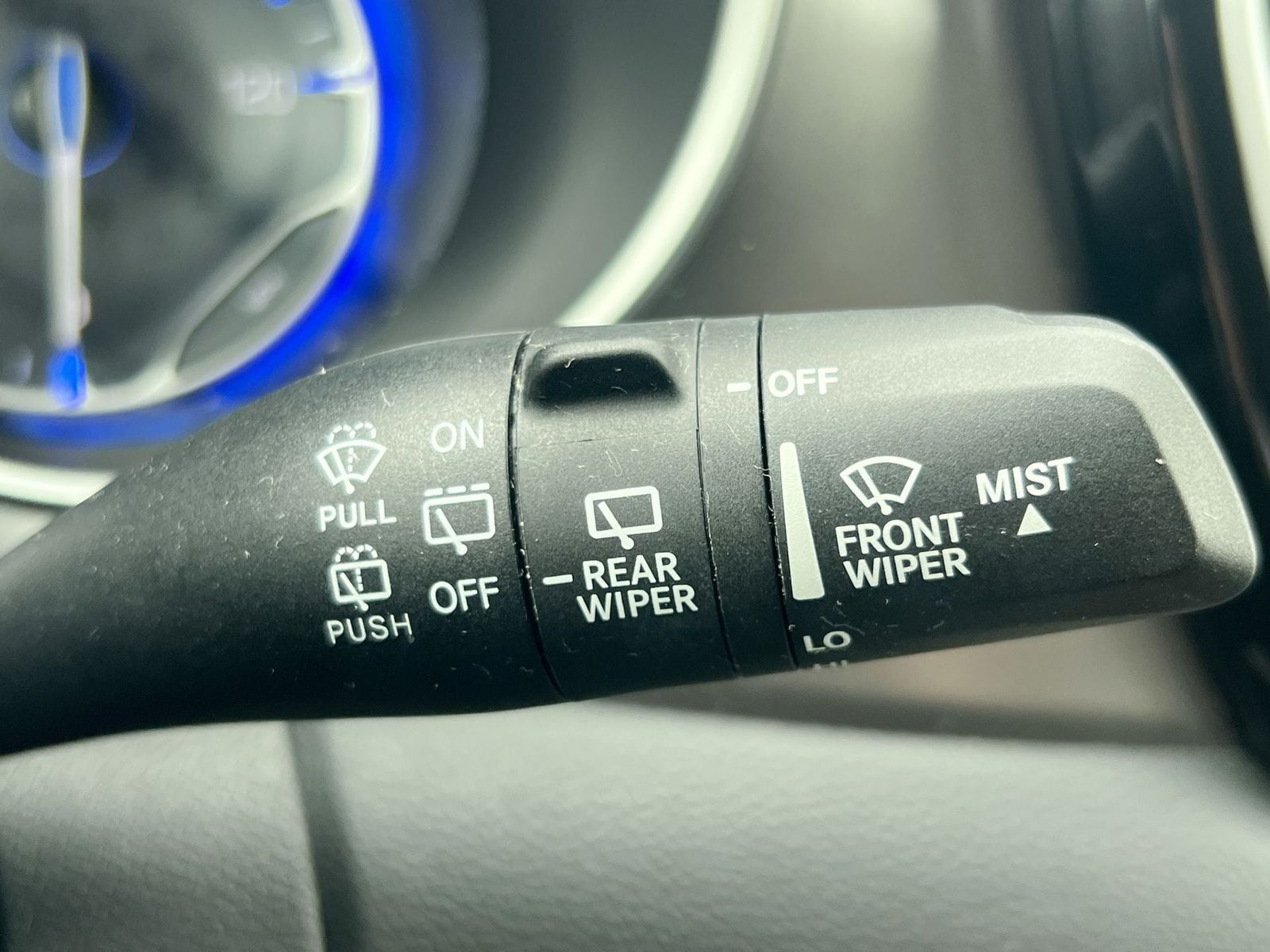 Thumbnail: 2023 Chrysler Pacifica - 25