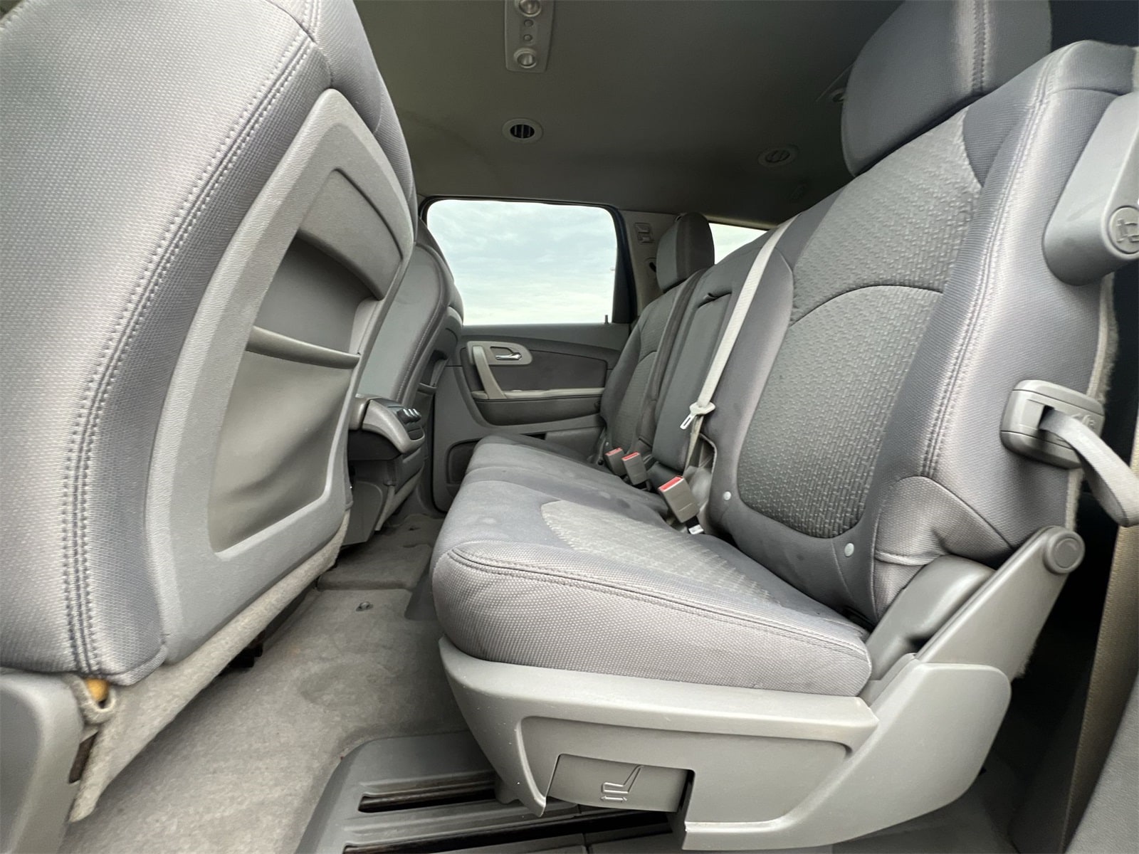 Thumbnail: 2011 Chevrolet Traverse - 19