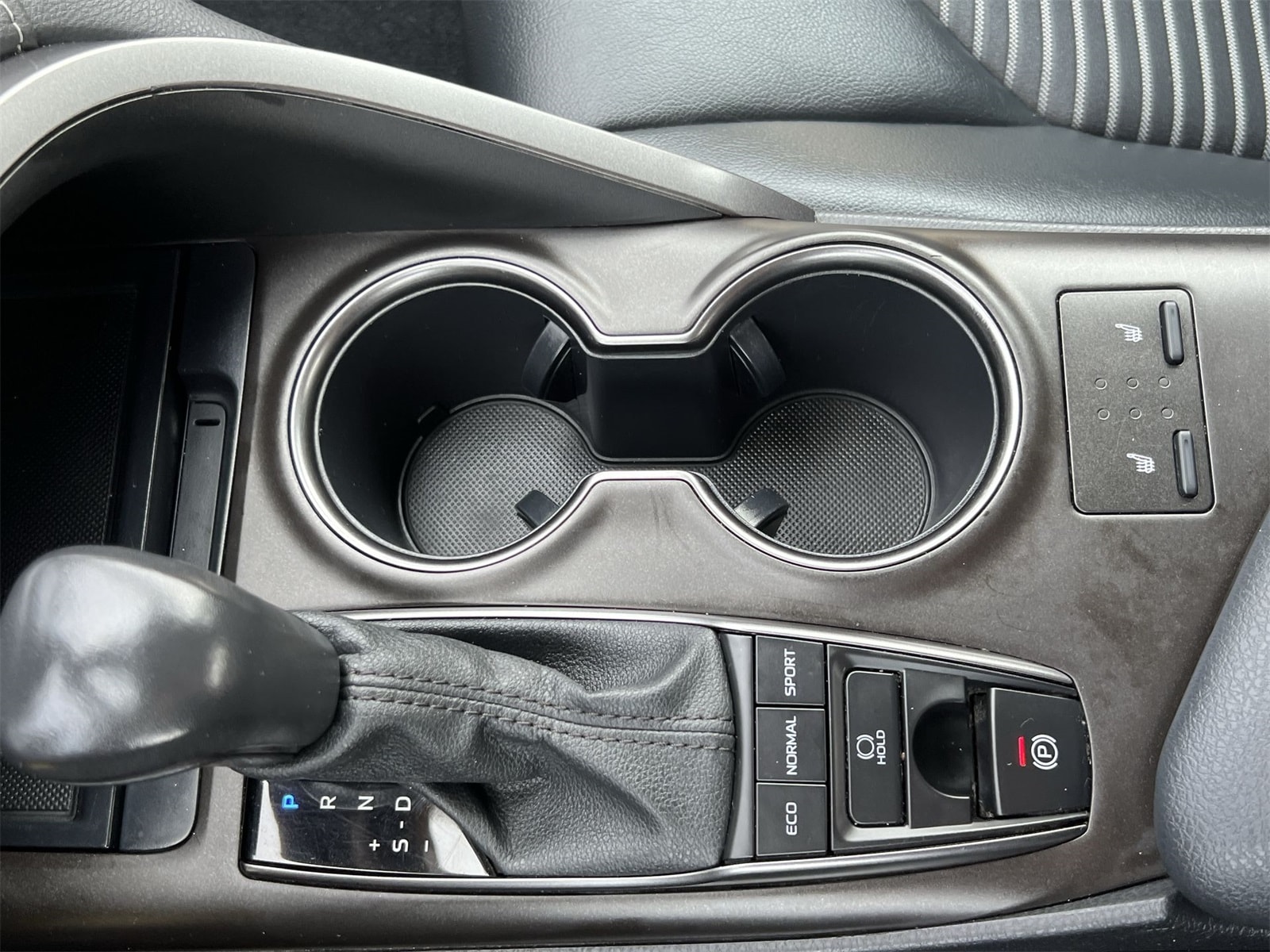2022 Toyota Camry SE 33