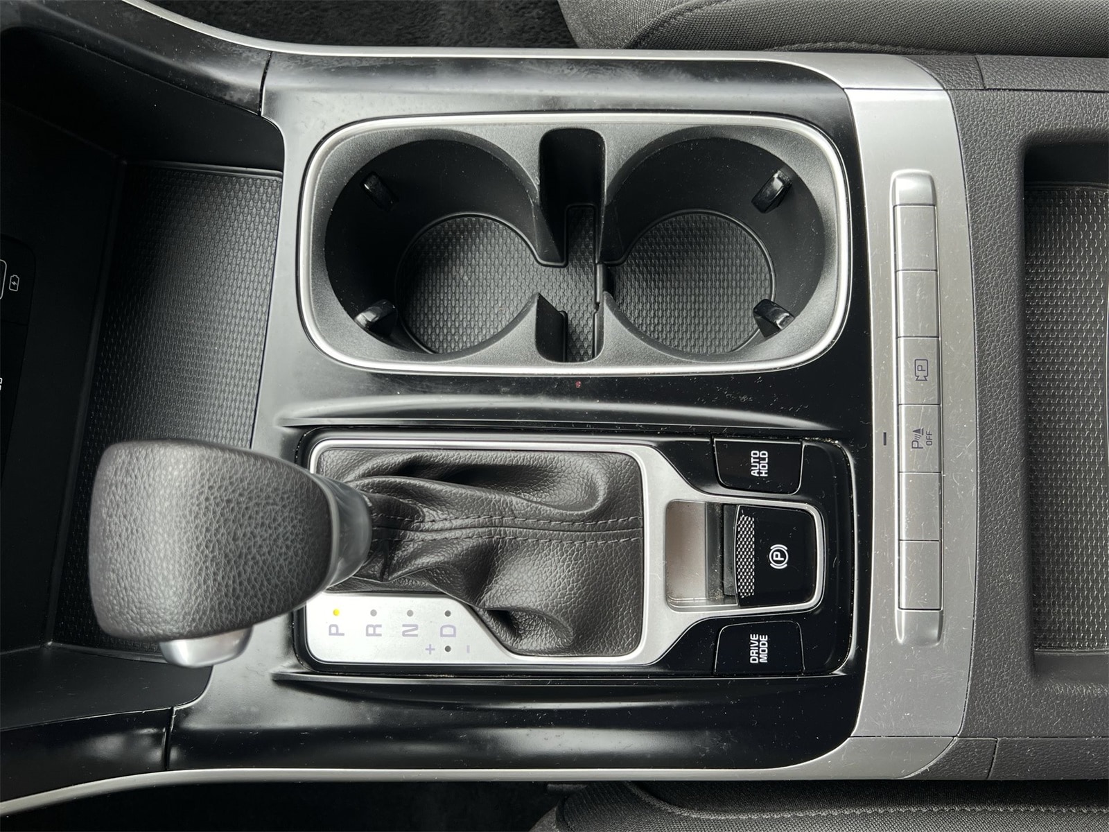 Thumbnail: 2023 Kia Carnival - 32