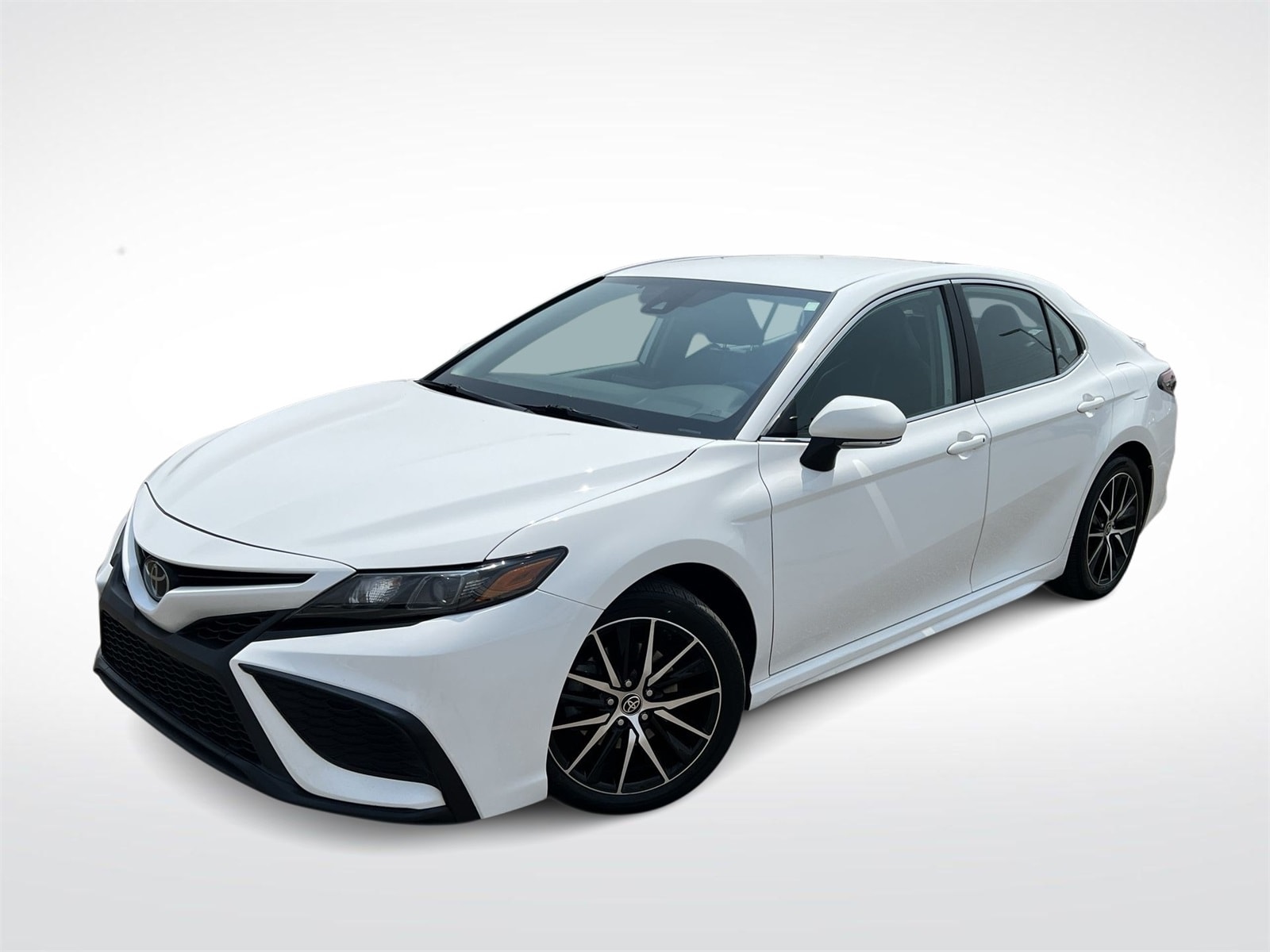 2022 Toyota Camry SE Hero Image