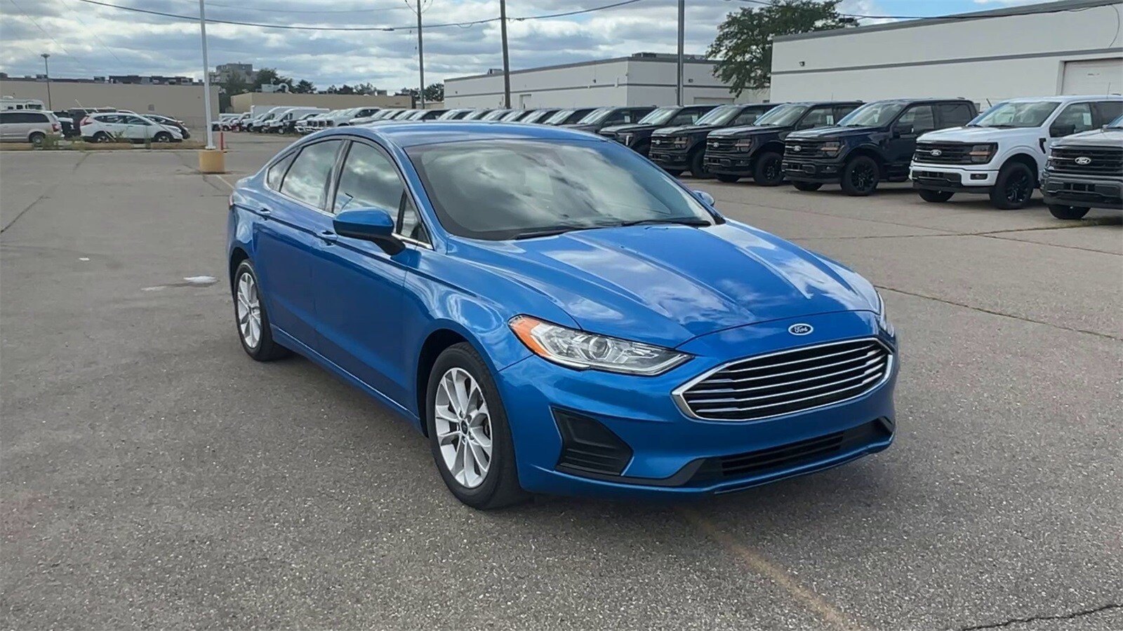 2020 Ford Fusion SE photo 3