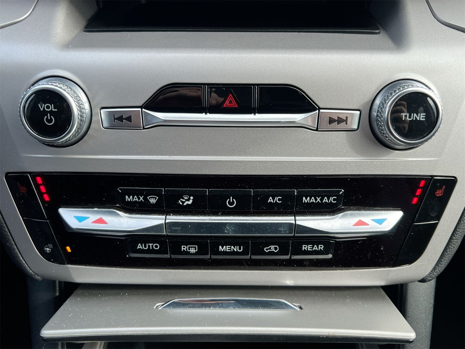 Thumbnail: 2023 Ford Explorer - 28