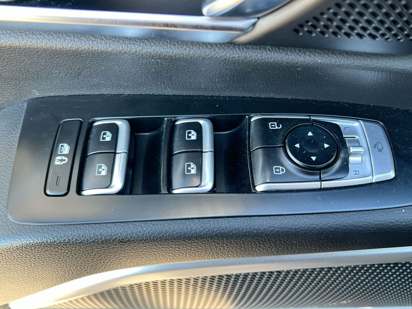 Thumbnail: 2020 Kia Telluride - 17