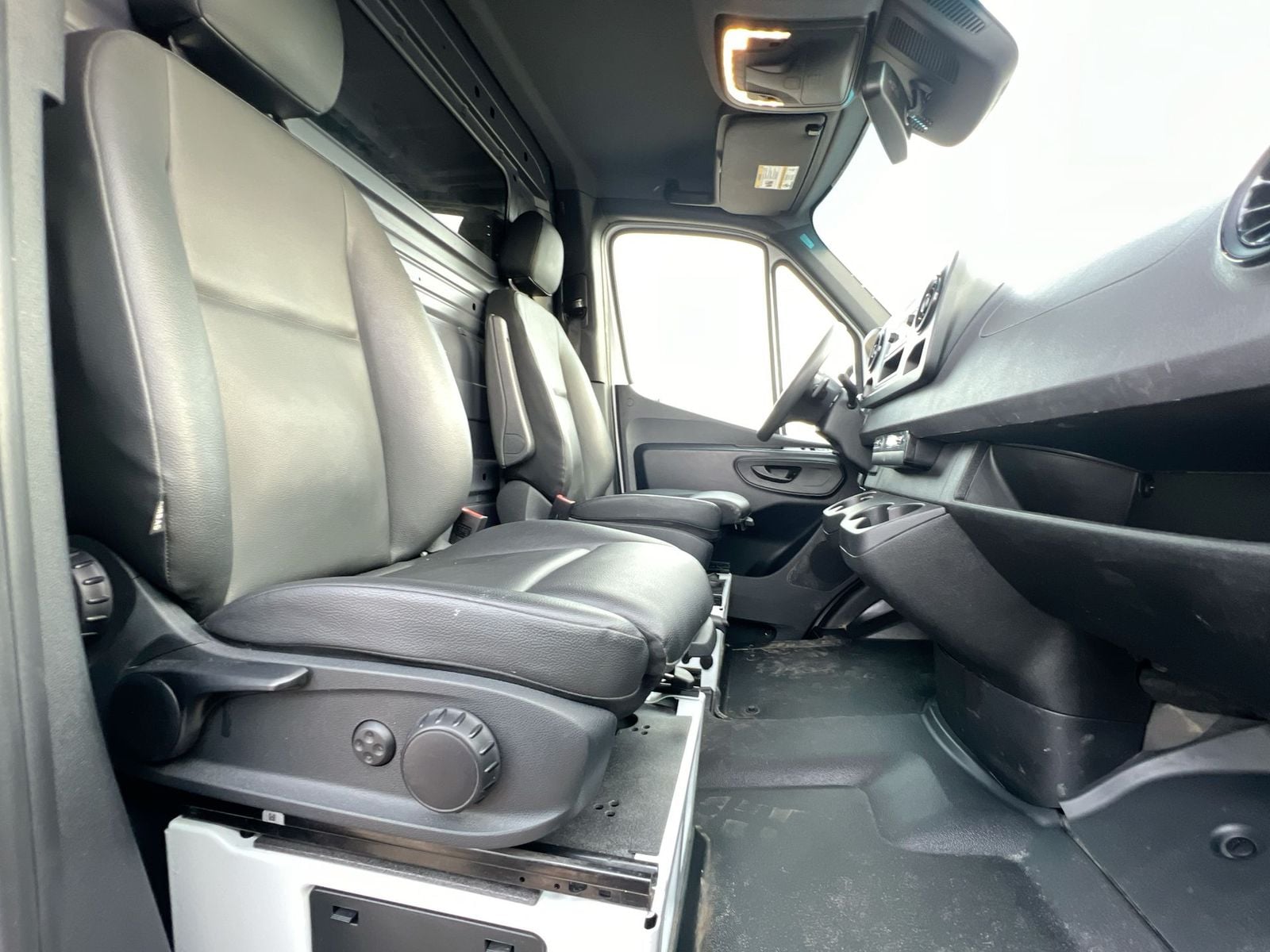 Thumbnail: 2023 Mercedes-Benz Sprinter - 18