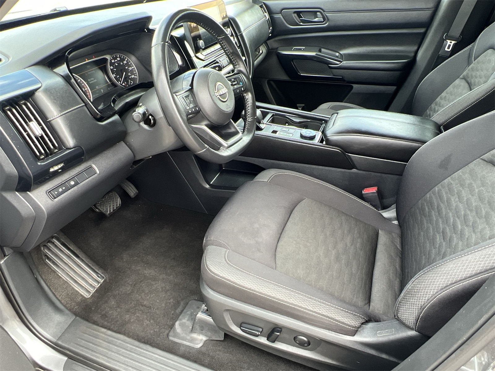 Thumbnail: 2023 Nissan Pathfinder - 10