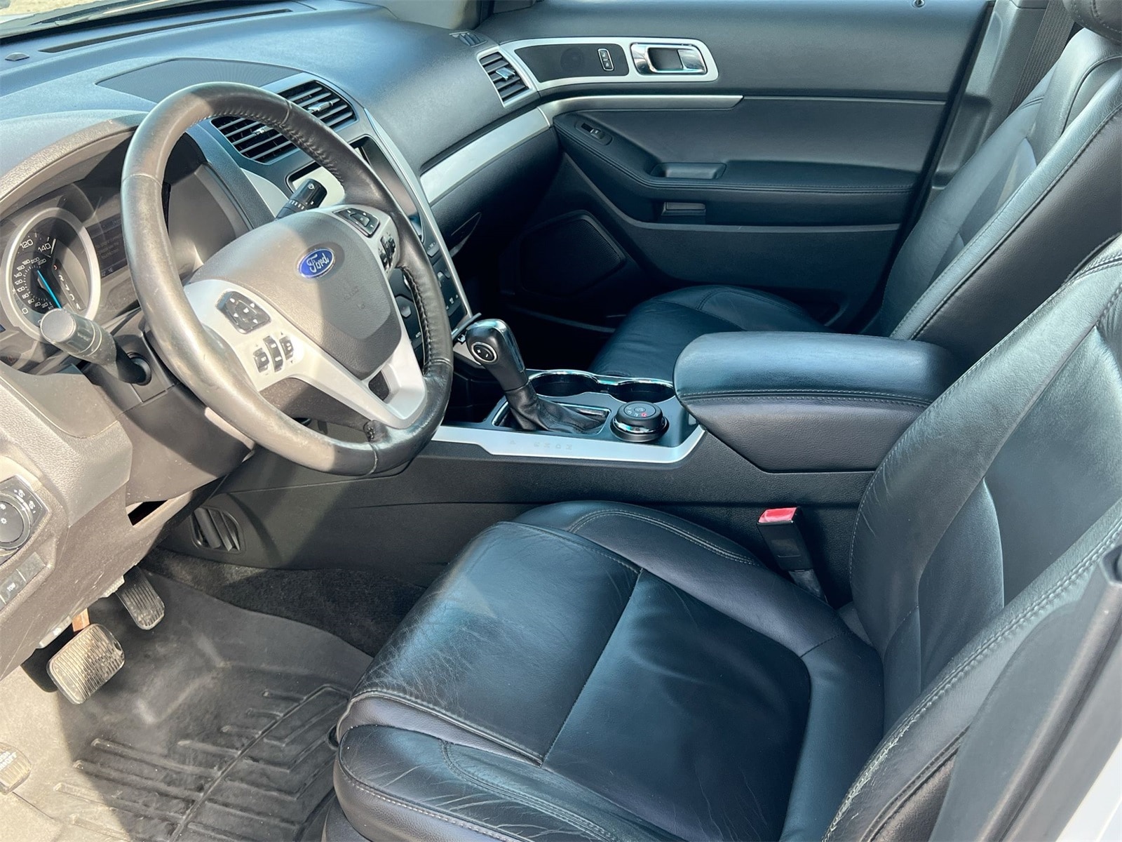 Thumbnail: 2015 Ford Explorer - 10