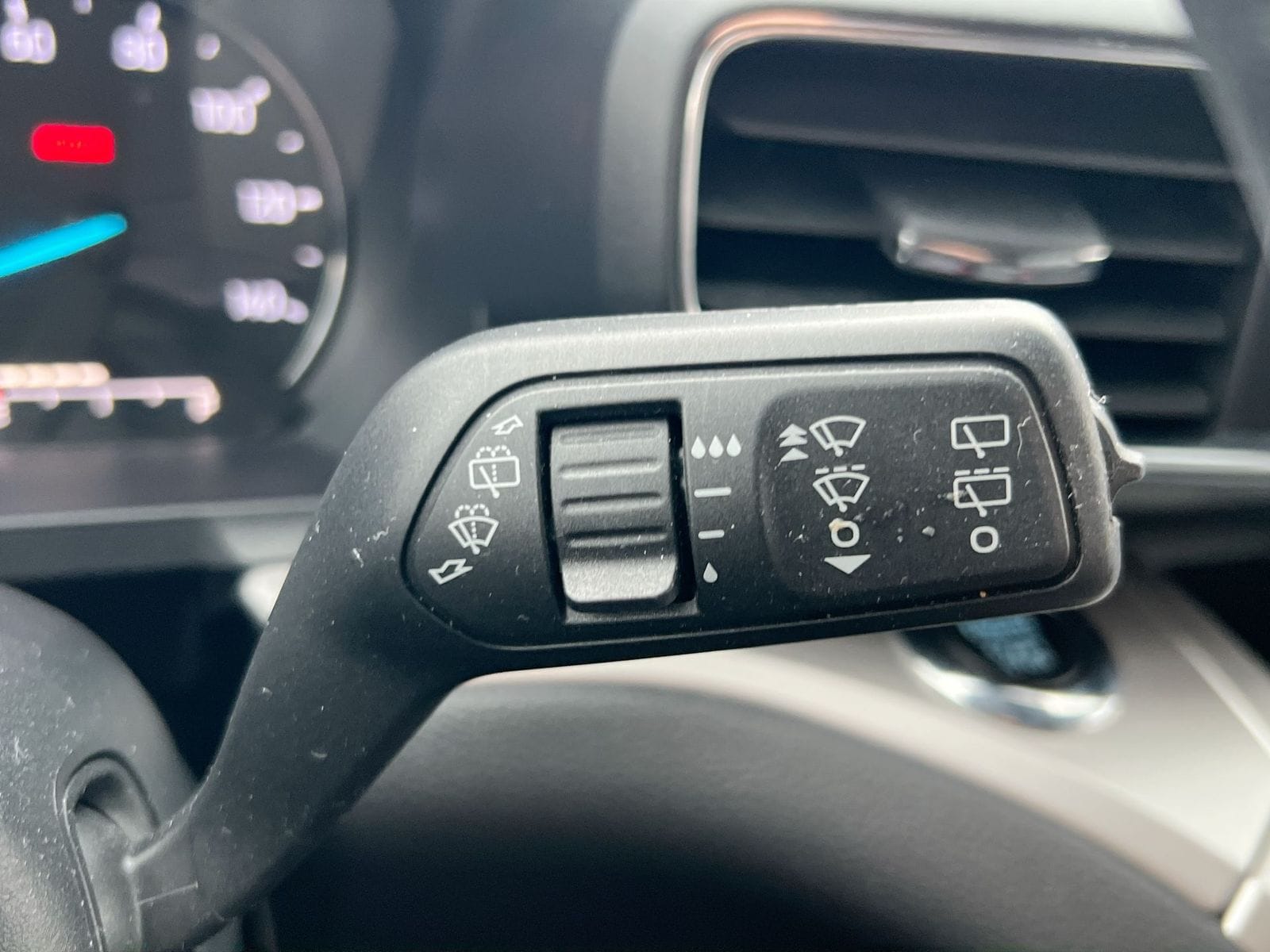 Thumbnail: 2022 Ford Explorer - 25