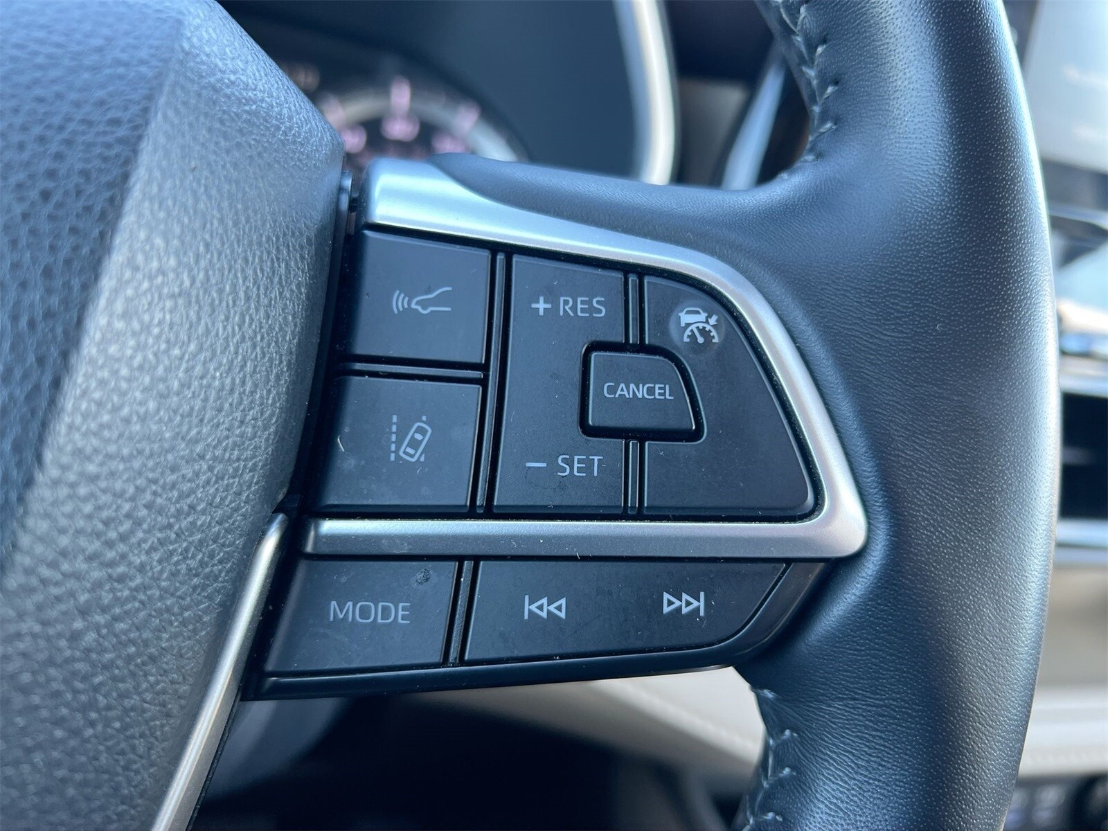 Thumbnail: 2022 Toyota Highlander - 25