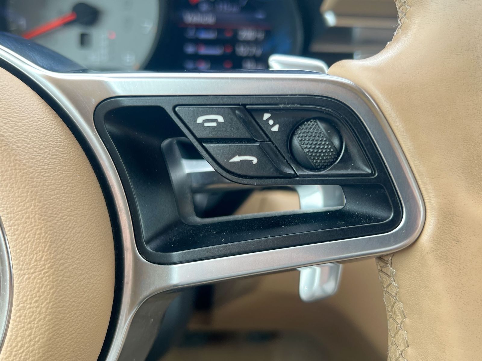 Thumbnail: 2015 Porsche Macan - 24