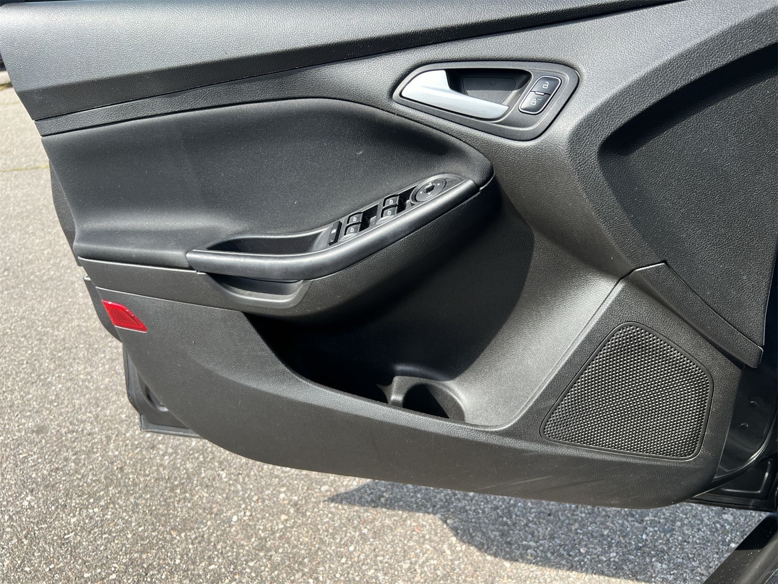 Thumbnail: 2015 Ford Focus - 29