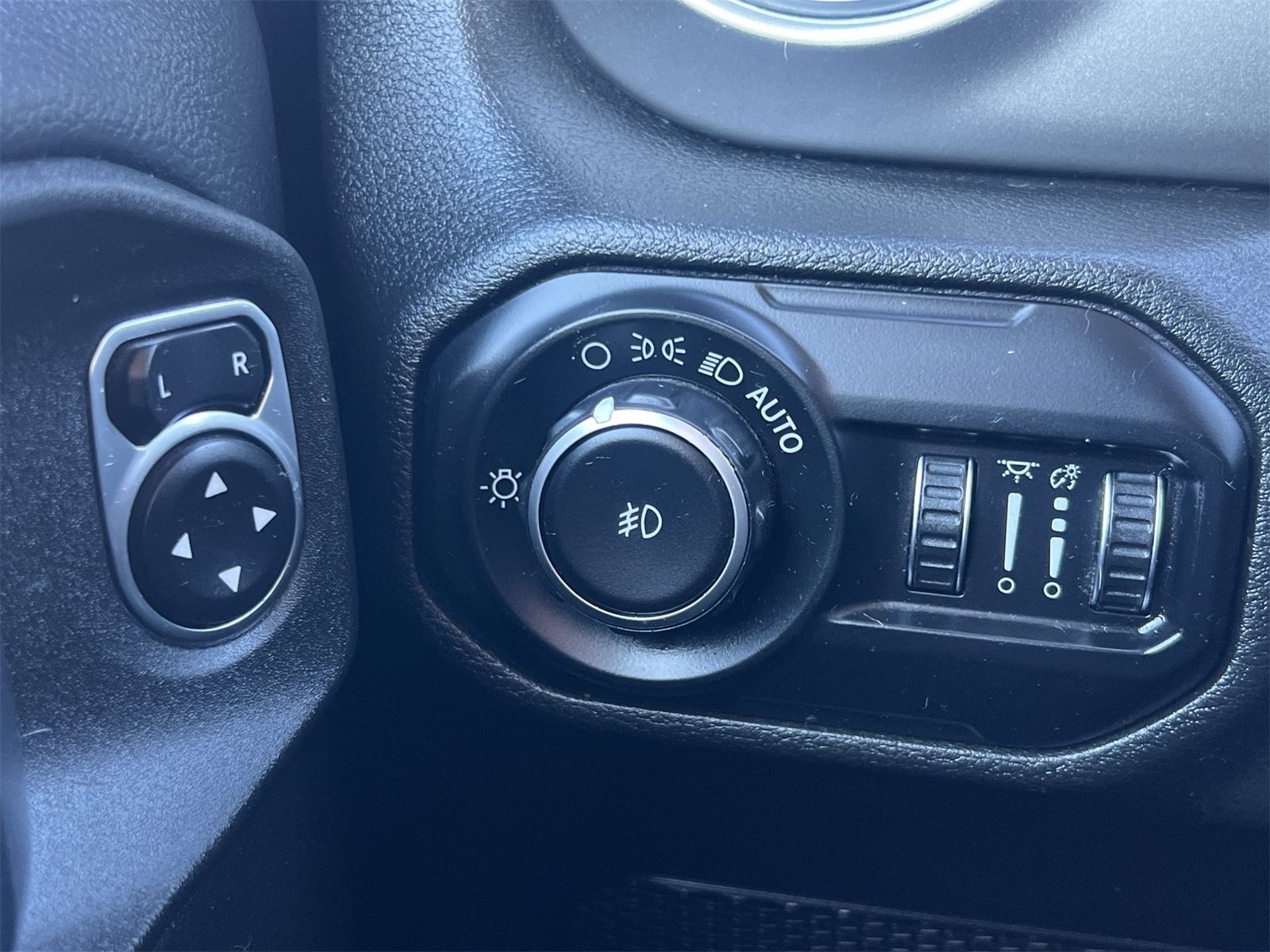 Thumbnail: 2020 Jeep Wrangler - 18